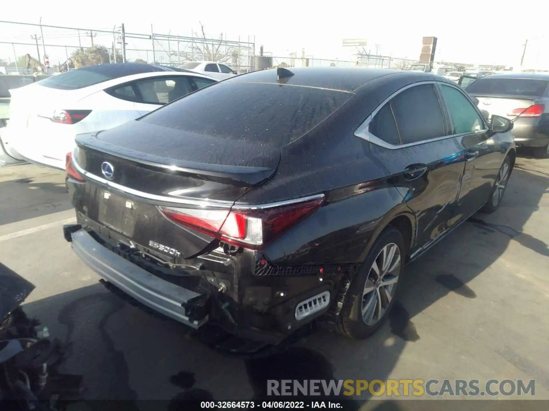 4 Photograph of a damaged car 58ACA1C11MU008003 LEXUS ES 2021