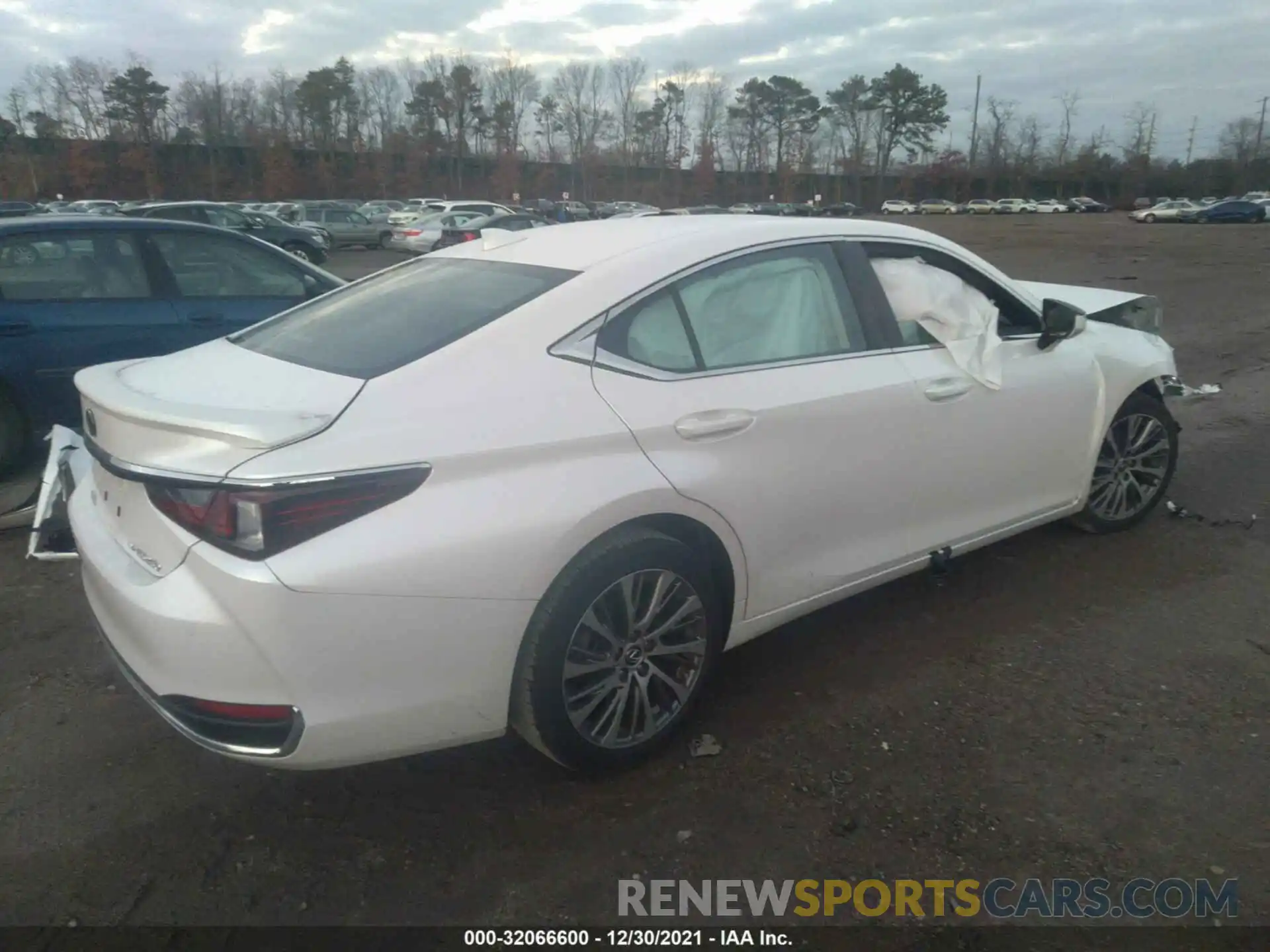 4 Photograph of a damaged car 58AD11D10MU001126 LEXUS ES 2021