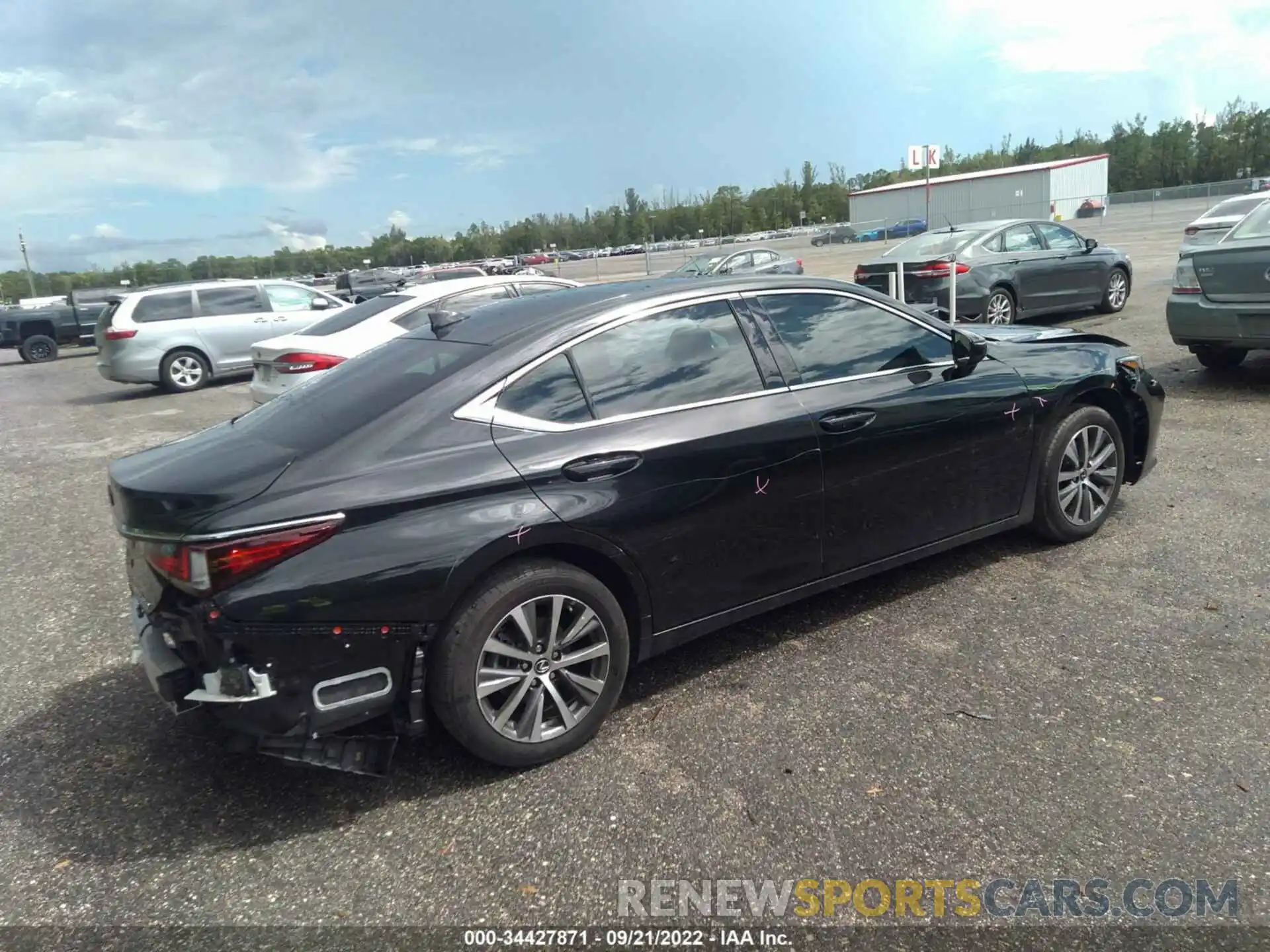 4 Photograph of a damaged car 58AD11D10MU004298 LEXUS ES 2021