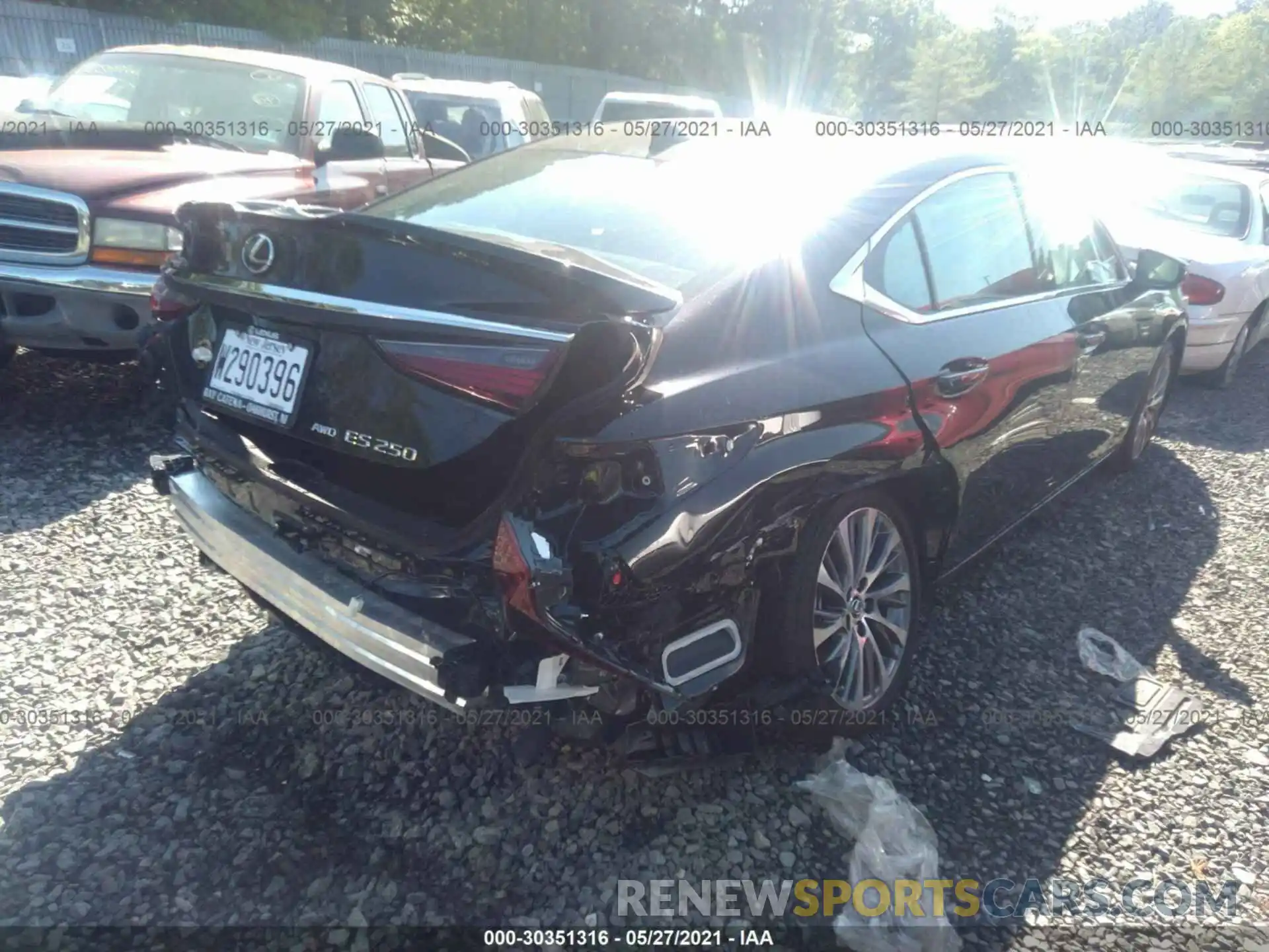 4 Photograph of a damaged car 58AD11D14MU005843 LEXUS ES 2021