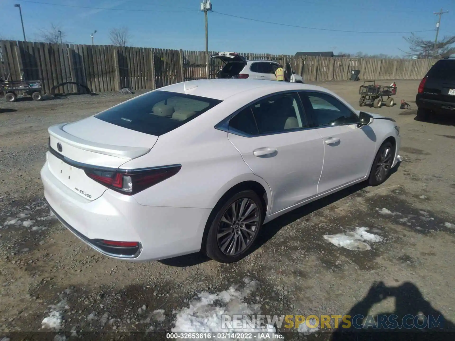 4 Photograph of a damaged car 58AD11D17MU005772 LEXUS ES 2021