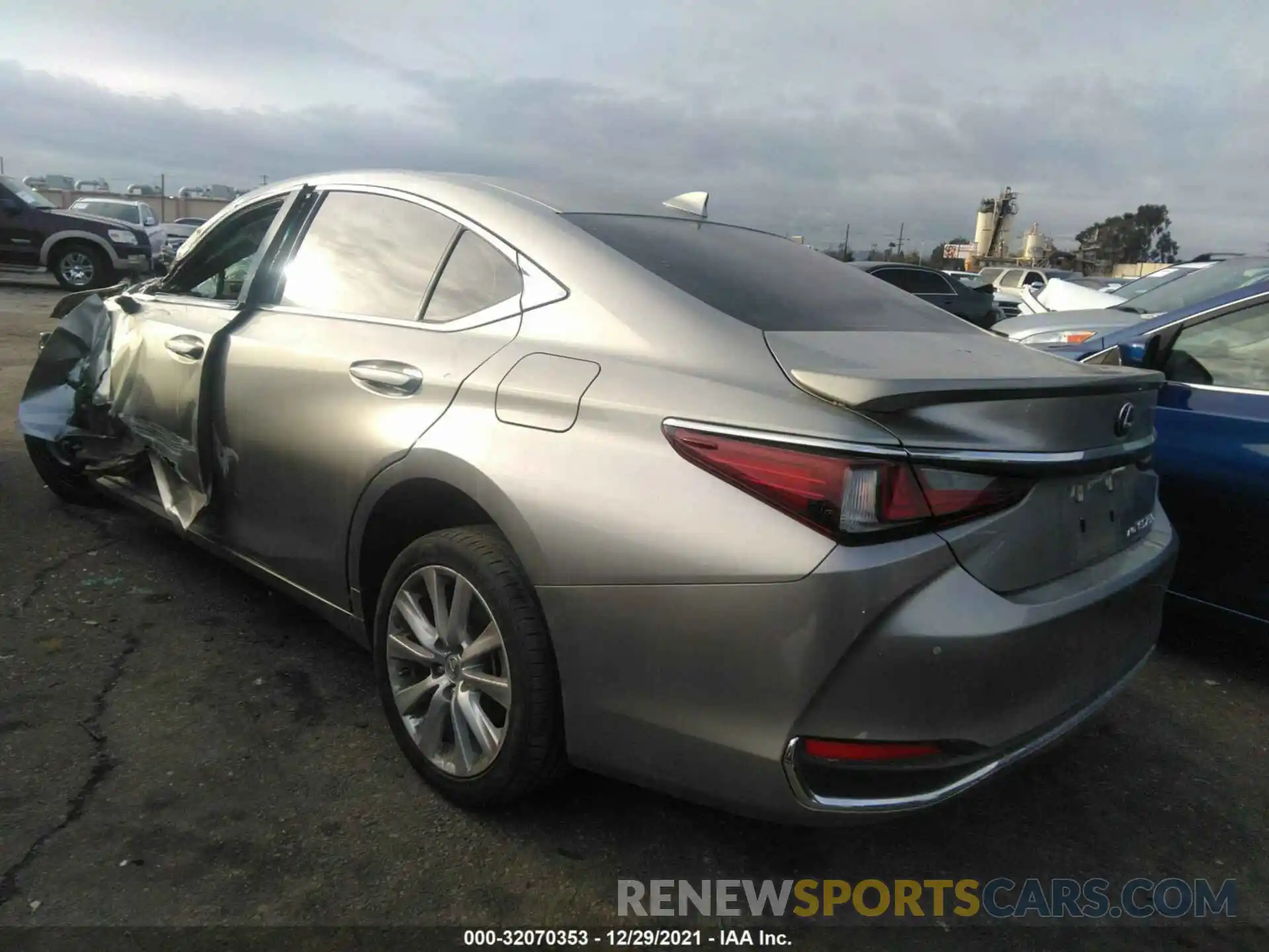 3 Photograph of a damaged car 58AD11D19MU001500 LEXUS ES 2021