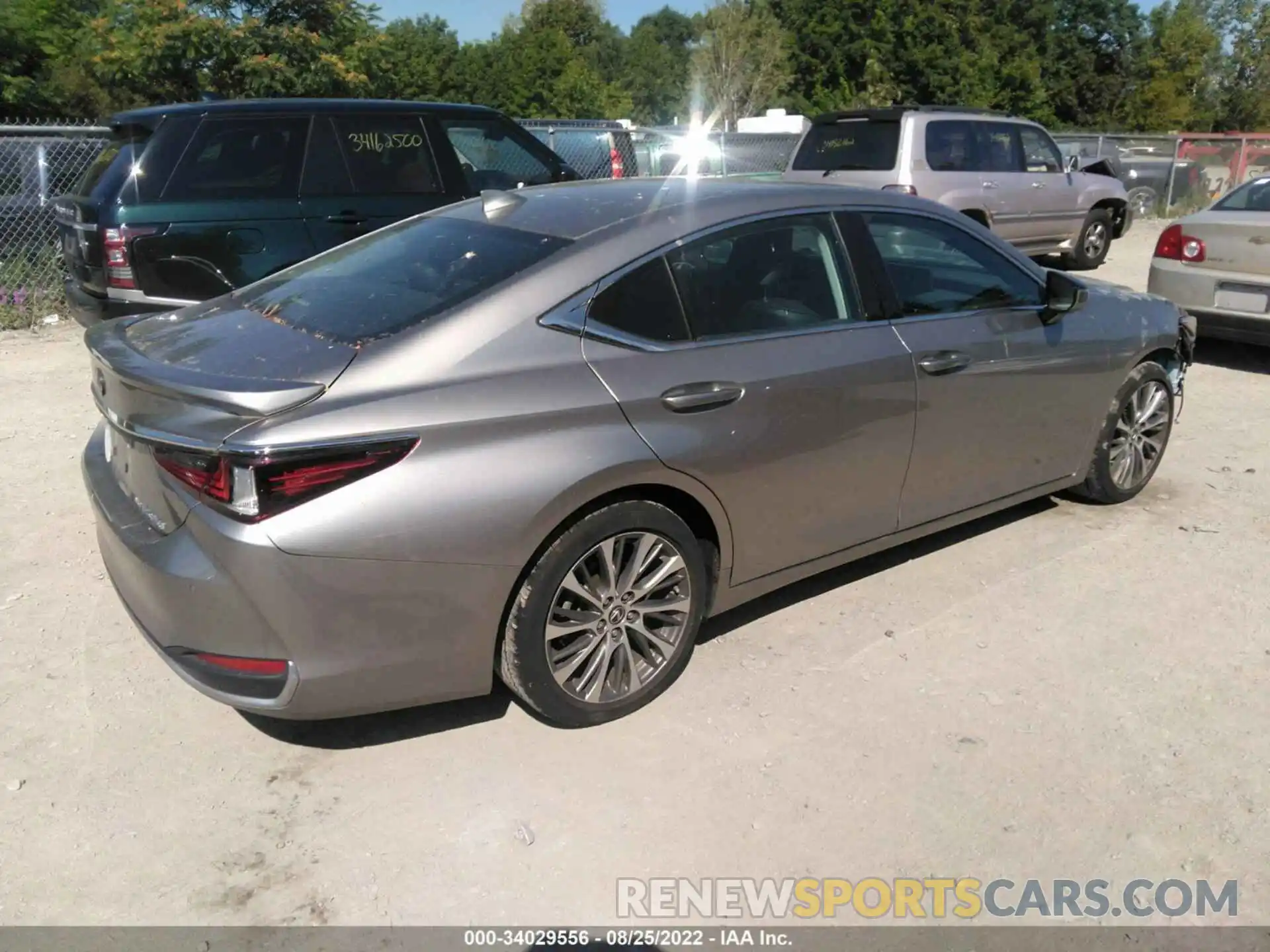 4 Photograph of a damaged car 58AD11D1XMU004583 LEXUS ES 2021