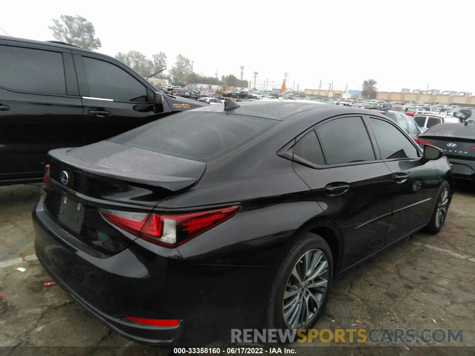 4 Photograph of a damaged car 58ADA1C10MU002830 LEXUS ES 2021