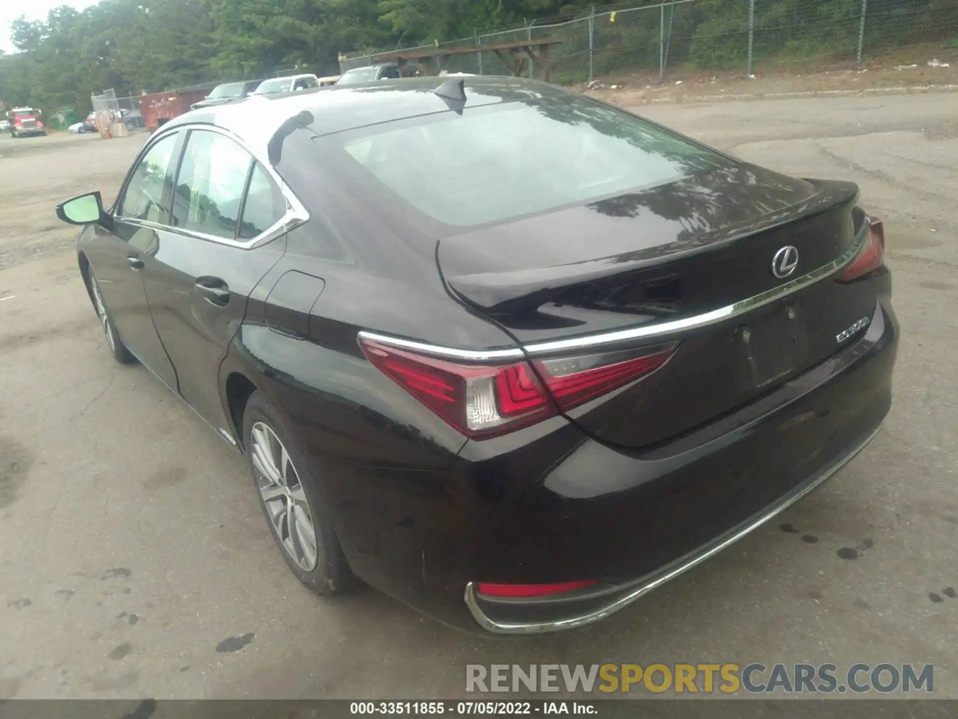 3 Photograph of a damaged car 58ADA1C10MU008112 LEXUS ES 2021