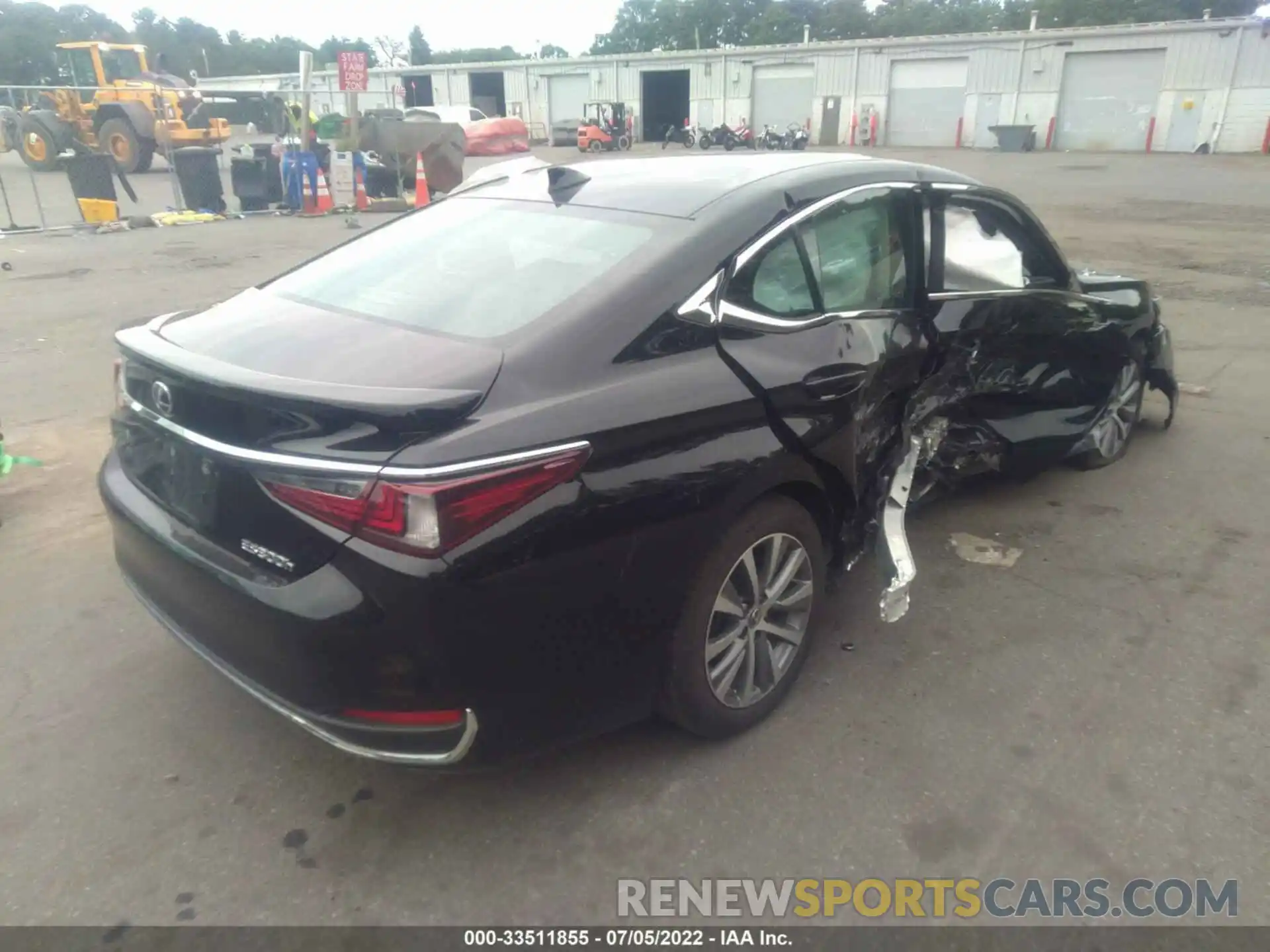 4 Photograph of a damaged car 58ADA1C10MU008112 LEXUS ES 2021