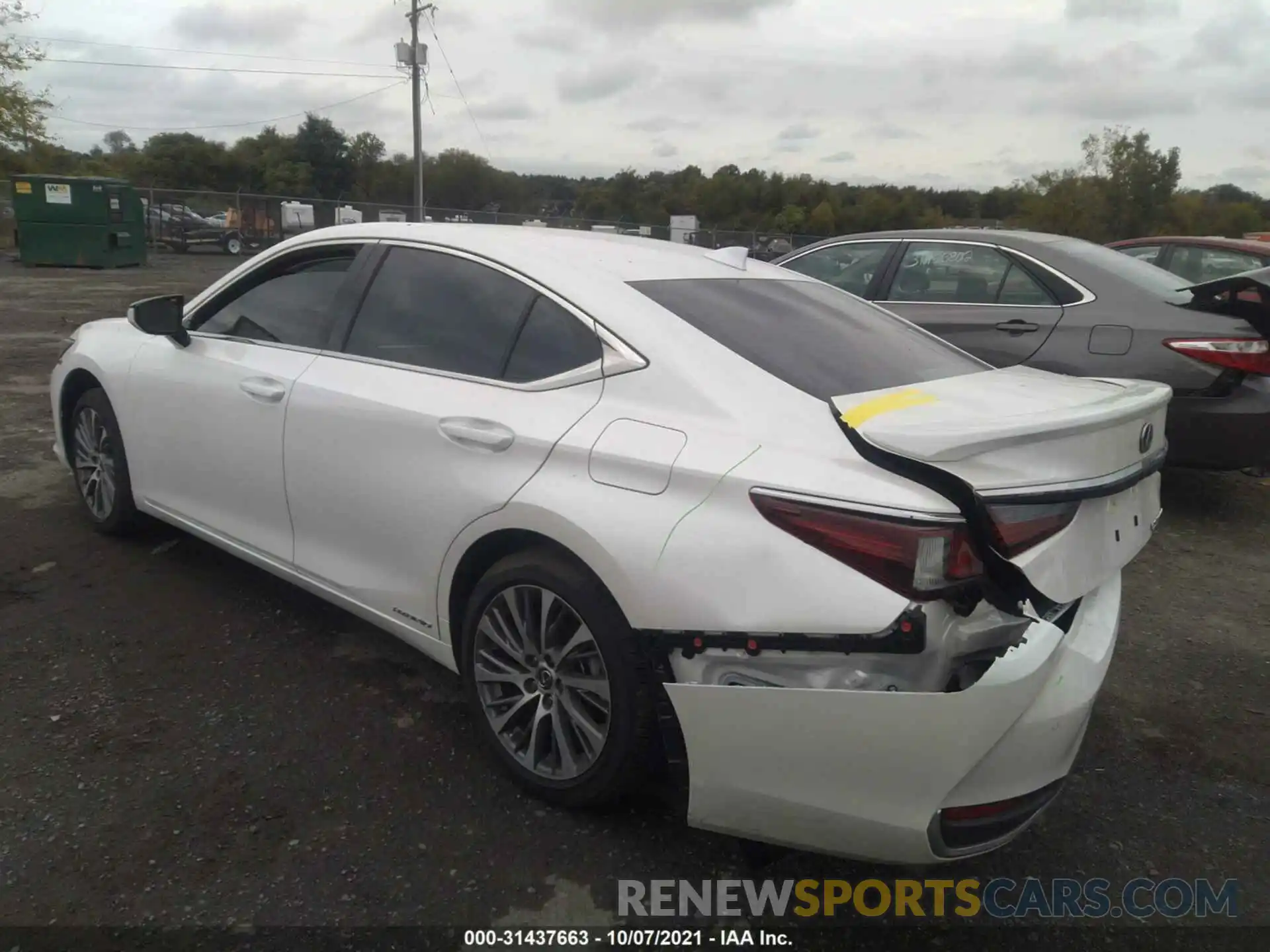 3 Photograph of a damaged car 58ADA1C10MU008398 LEXUS ES 2021