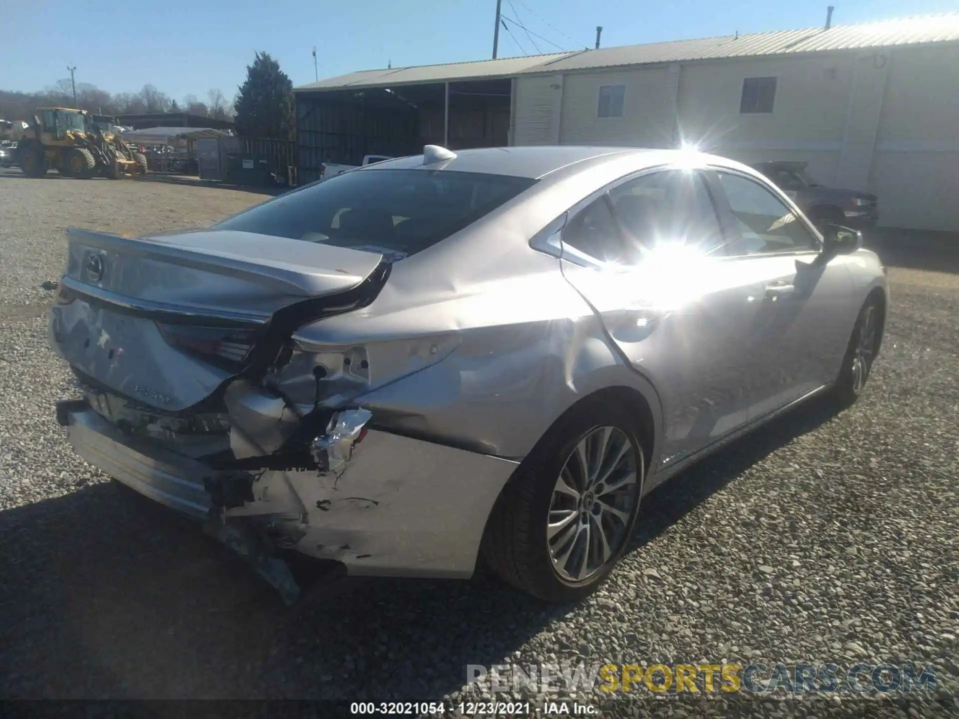 4 Photograph of a damaged car 58ADA1C11MU006692 LEXUS ES 2021