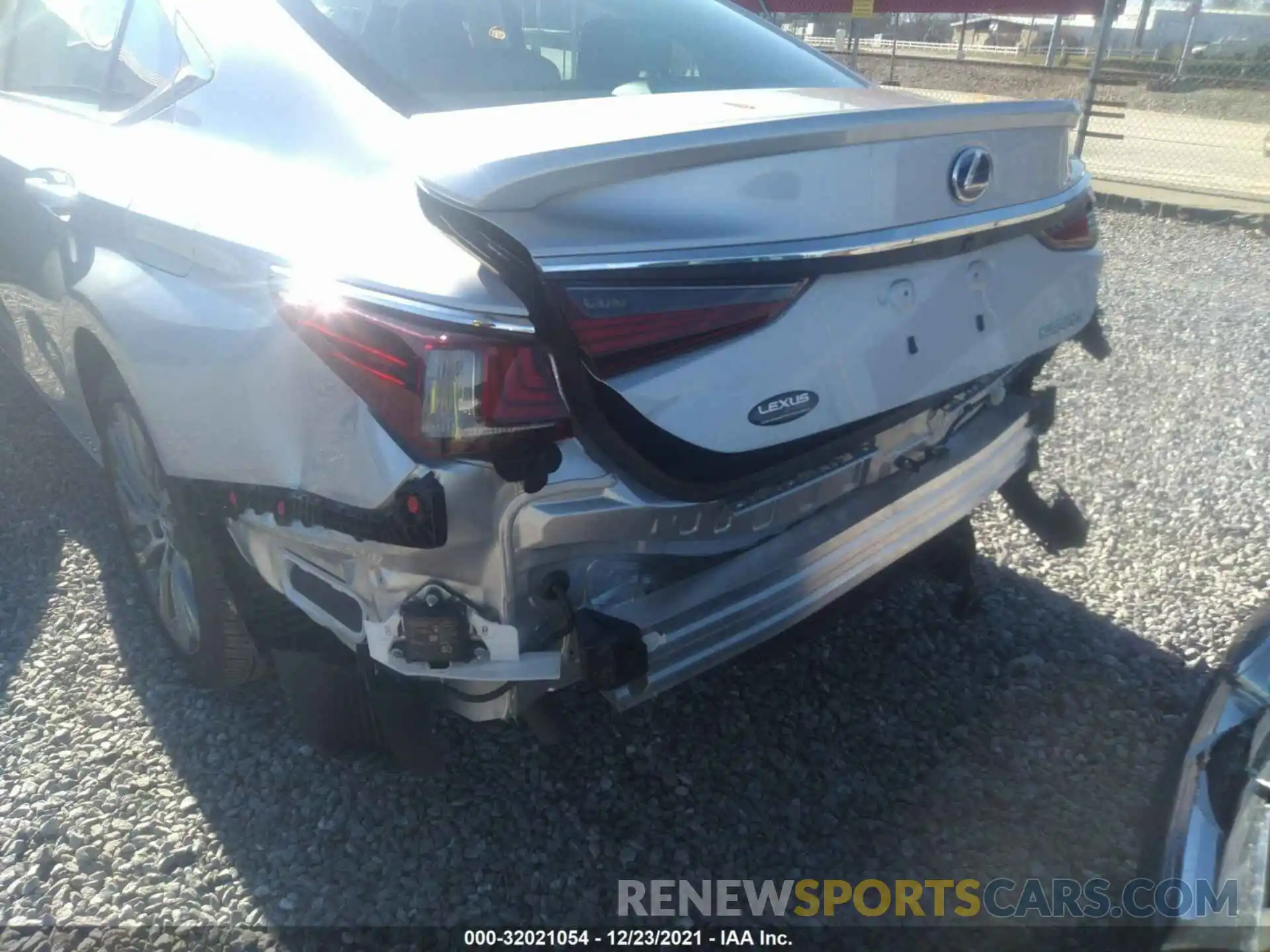 6 Photograph of a damaged car 58ADA1C11MU006692 LEXUS ES 2021