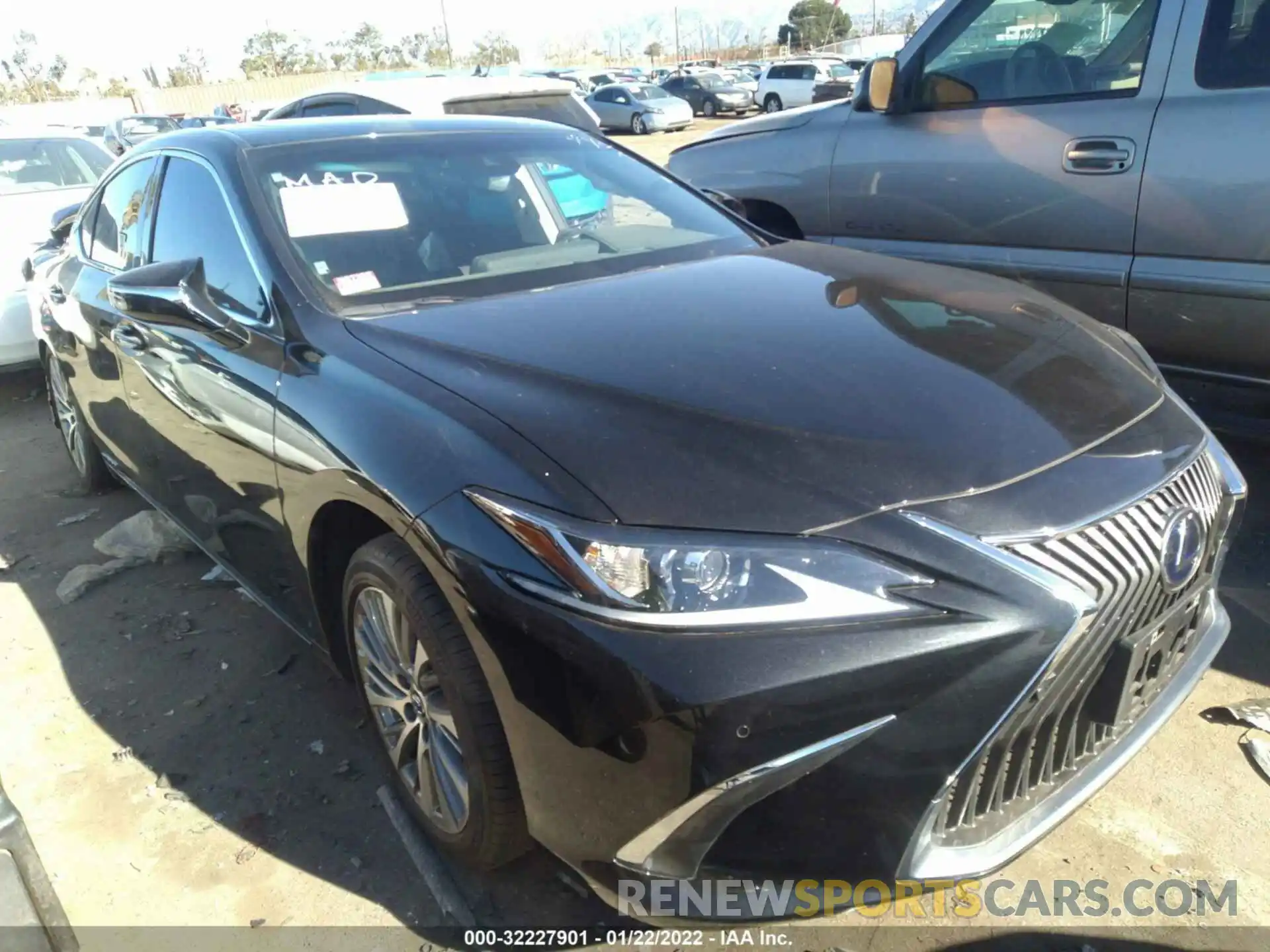 1 Photograph of a damaged car 58ADA1C11MU007020 LEXUS ES 2021