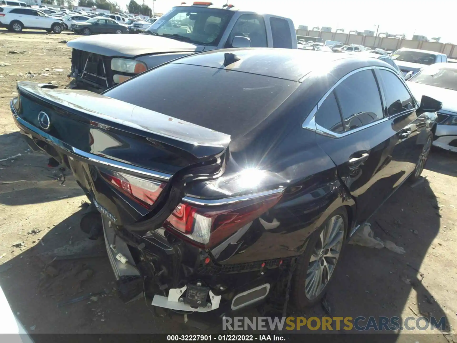 4 Photograph of a damaged car 58ADA1C11MU007020 LEXUS ES 2021