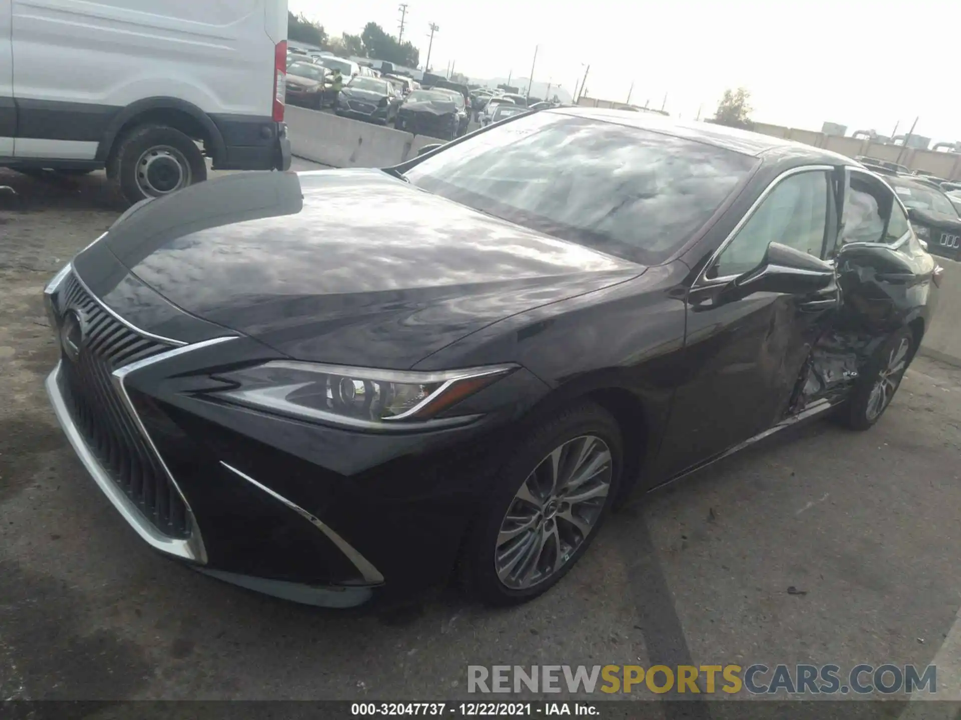 2 Фотография поврежденного автомобиля 58ADA1C12MU007320 LEXUS ES 2021