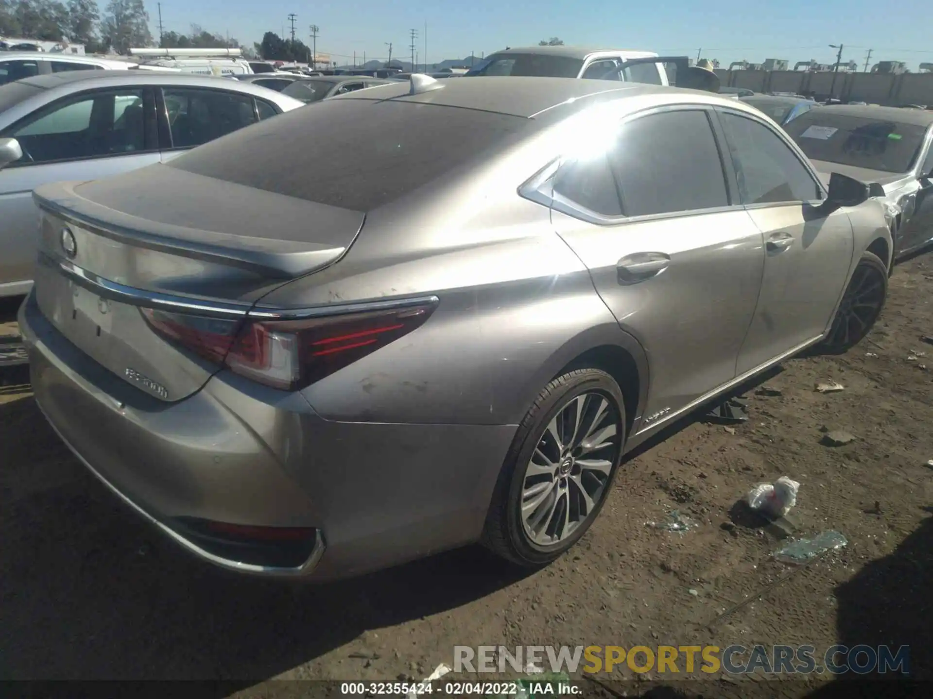 4 Photograph of a damaged car 58ADA1C12MU008371 LEXUS ES 2021