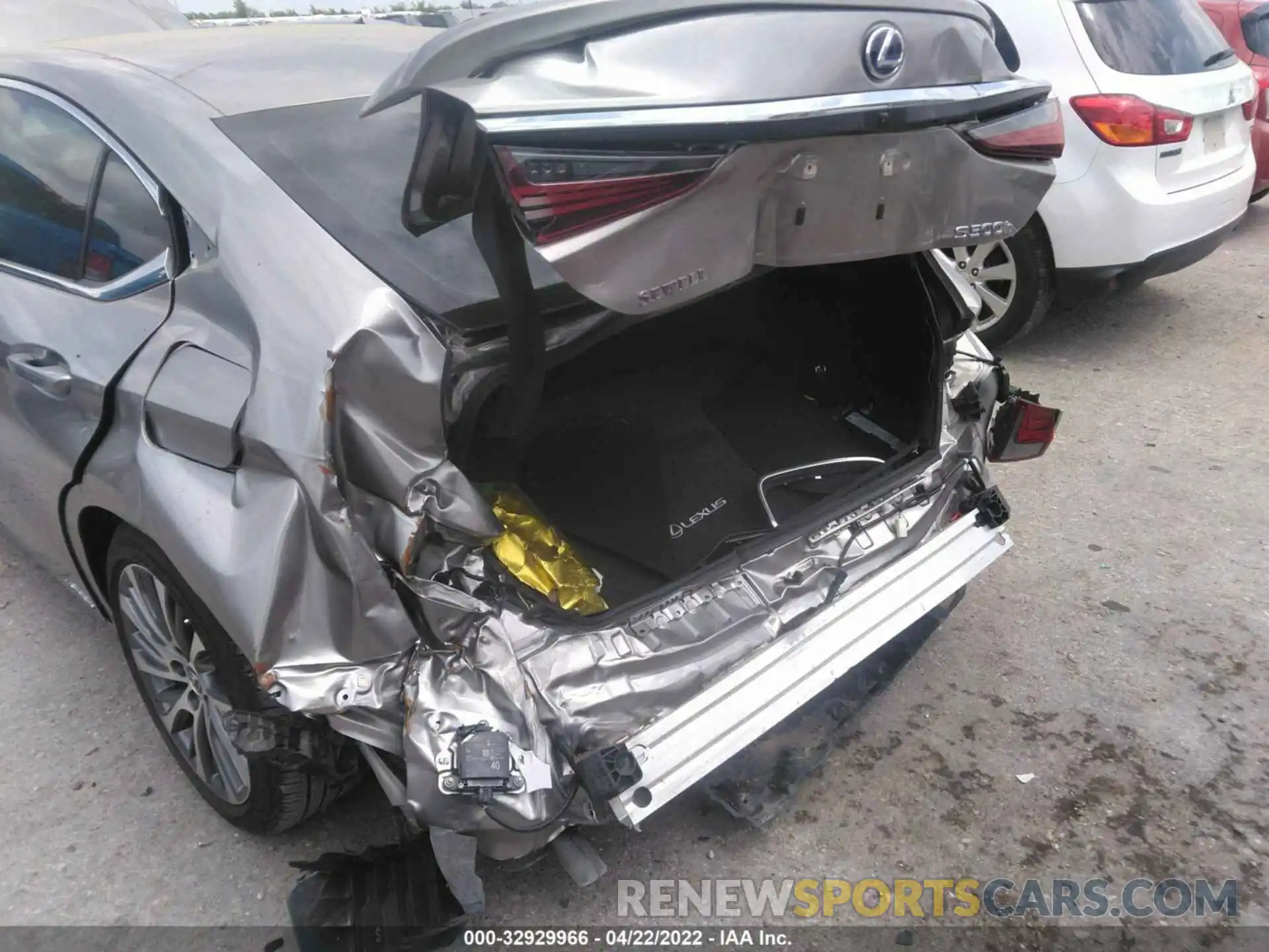 6 Photograph of a damaged car 58ADA1C14MU003334 LEXUS ES 2021