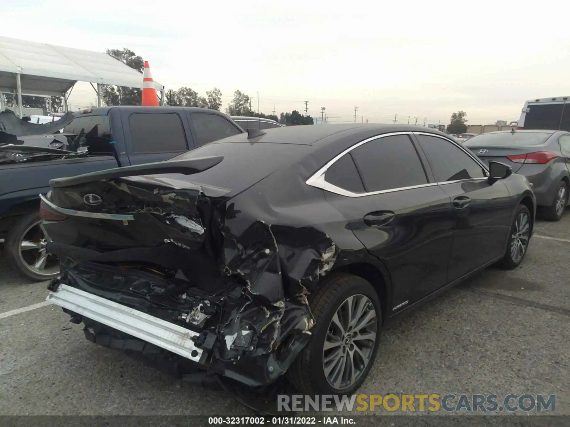 4 Photograph of a damaged car 58ADA1C14MU012180 LEXUS ES 2021