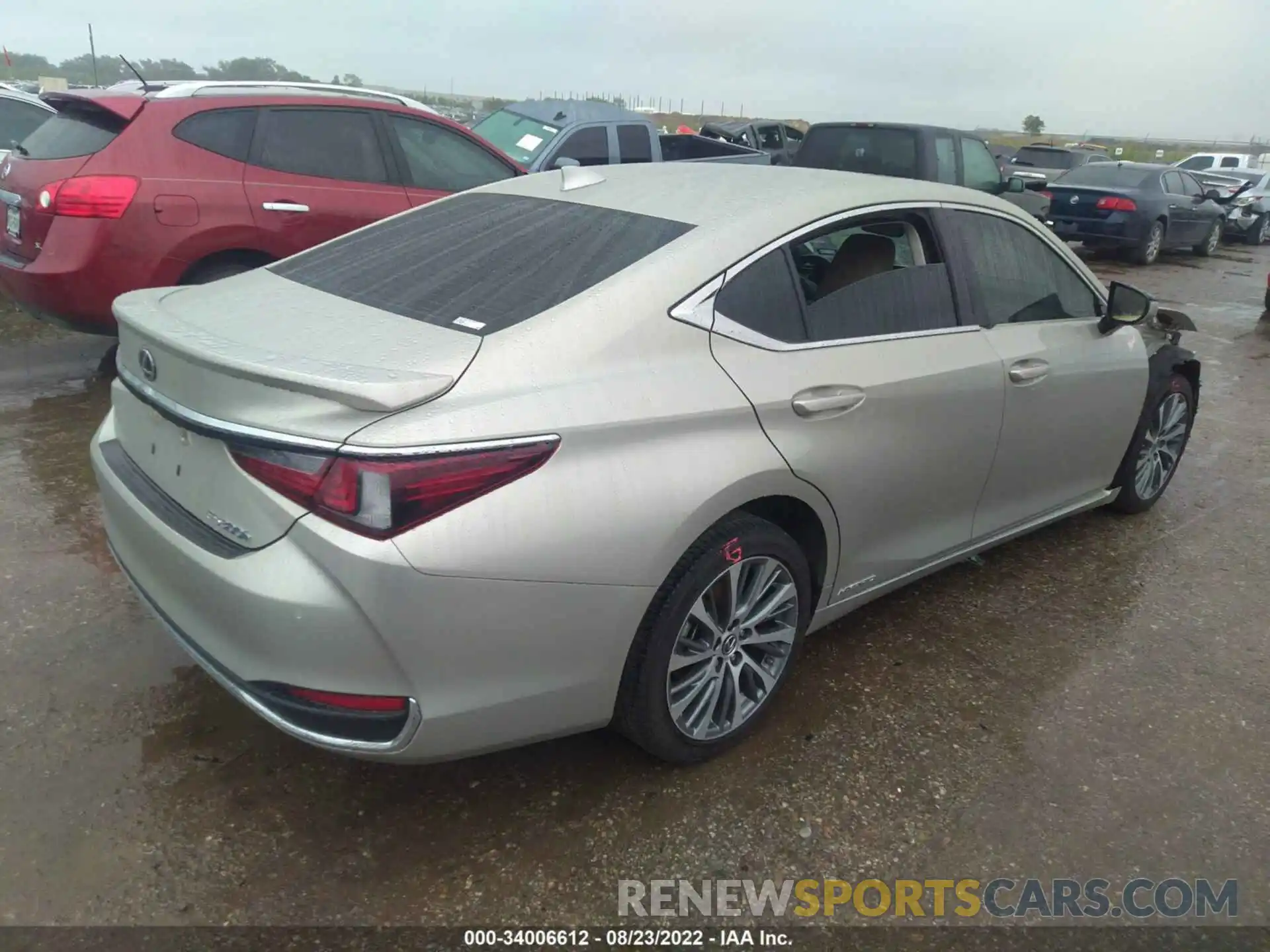 4 Photograph of a damaged car 58ADA1C15MU002032 LEXUS ES 2021