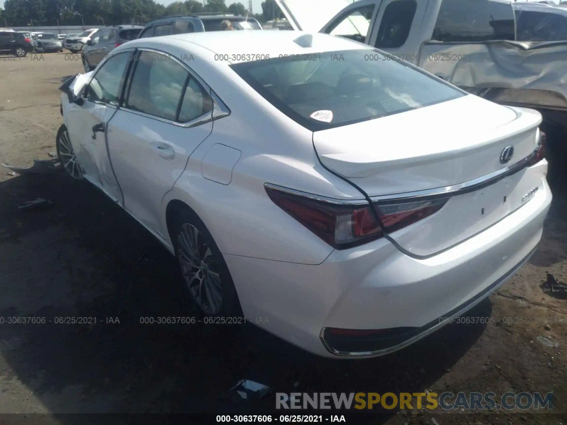 3 Photograph of a damaged car 58ADA1C15MU002726 LEXUS ES 2021