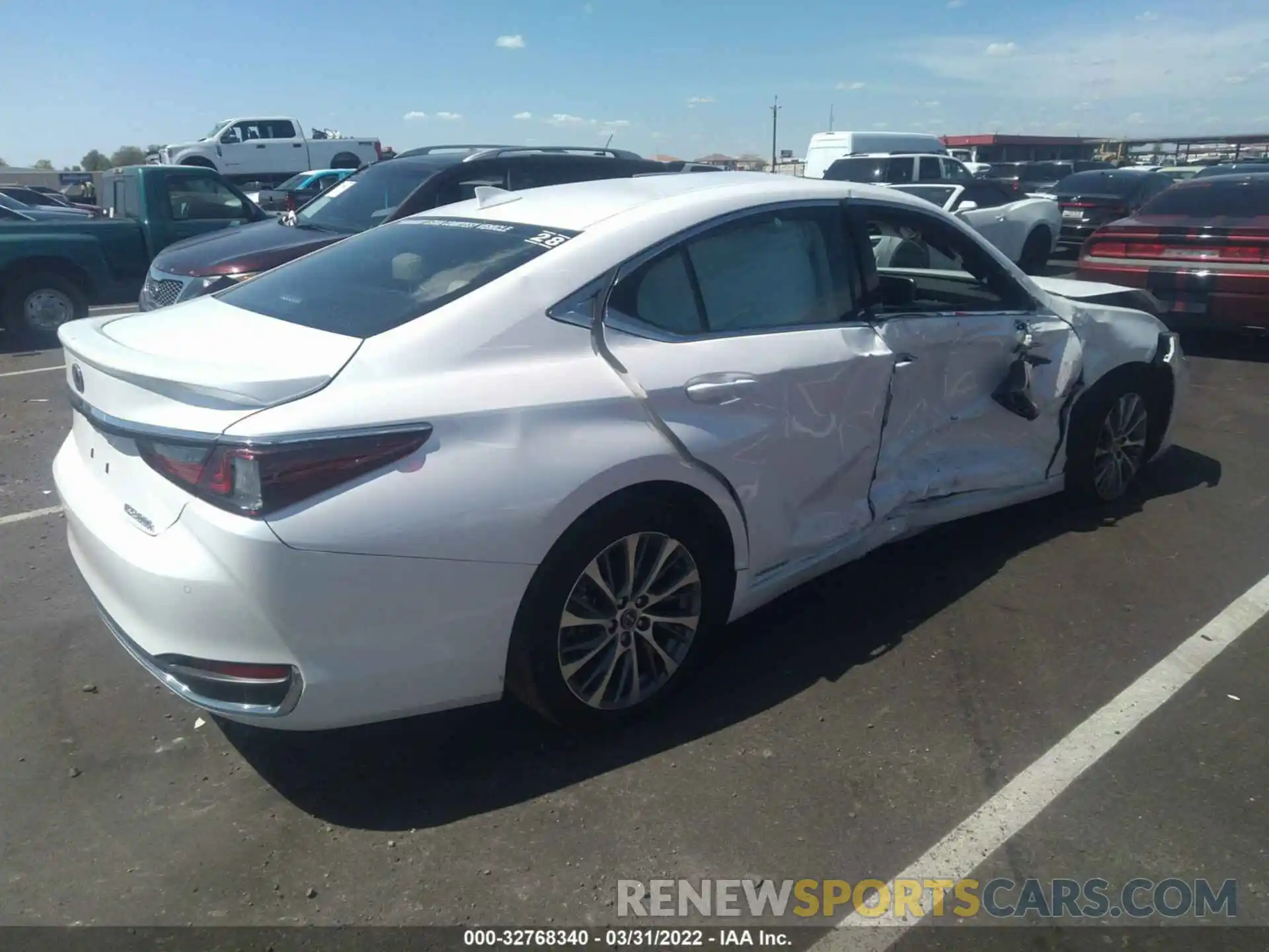 4 Photograph of a damaged car 58ADA1C15MU006758 LEXUS ES 2021