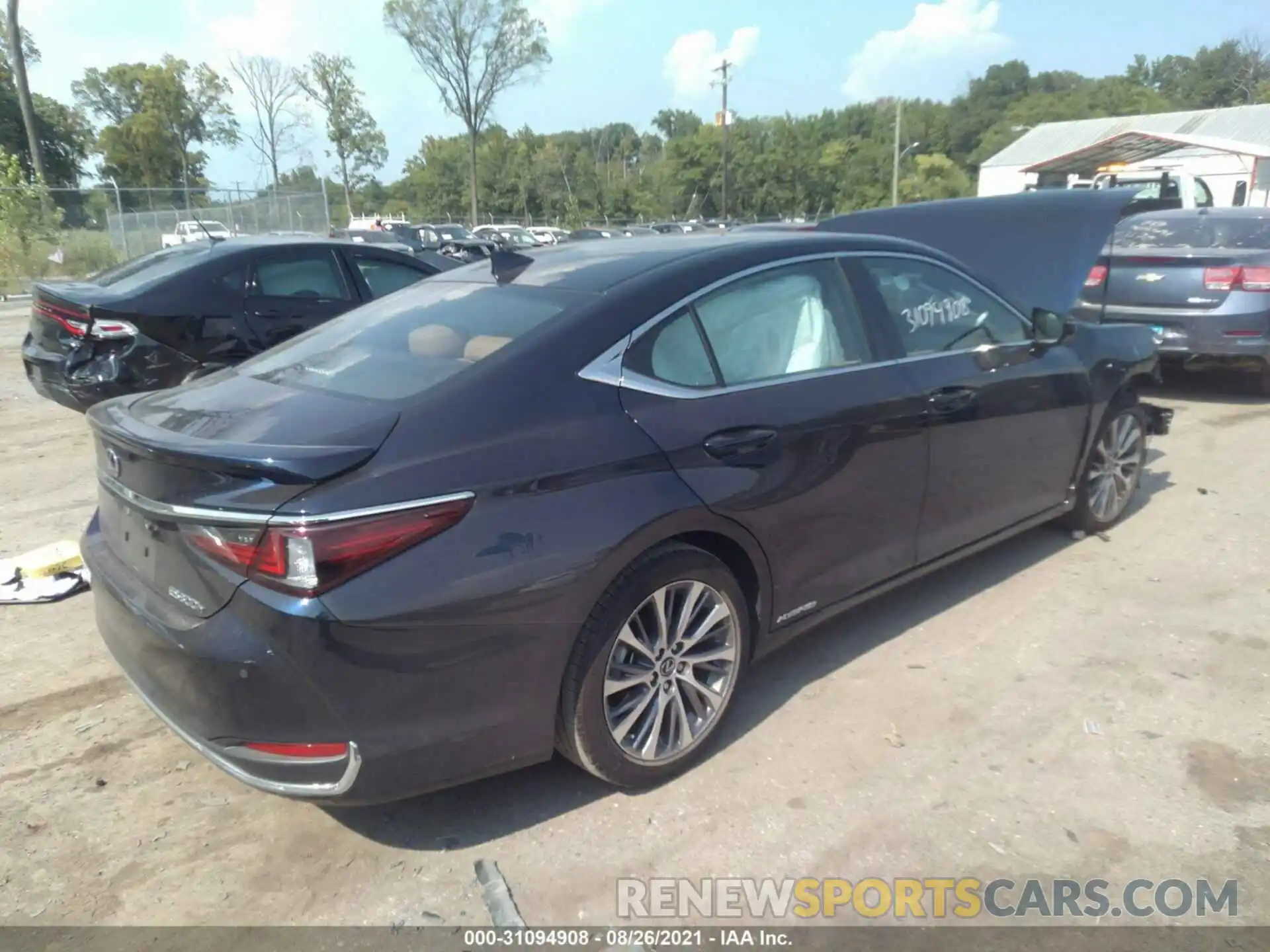 4 Photograph of a damaged car 58ADA1C16MU006137 LEXUS ES 2021