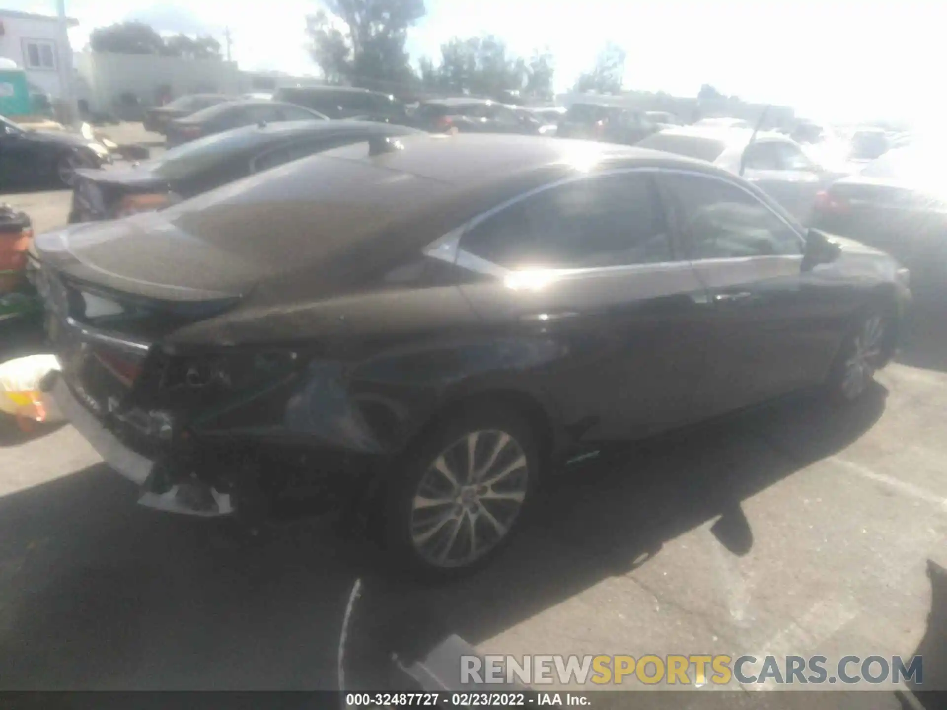 4 Photograph of a damaged car 58ADA1C17MU002226 LEXUS ES 2021