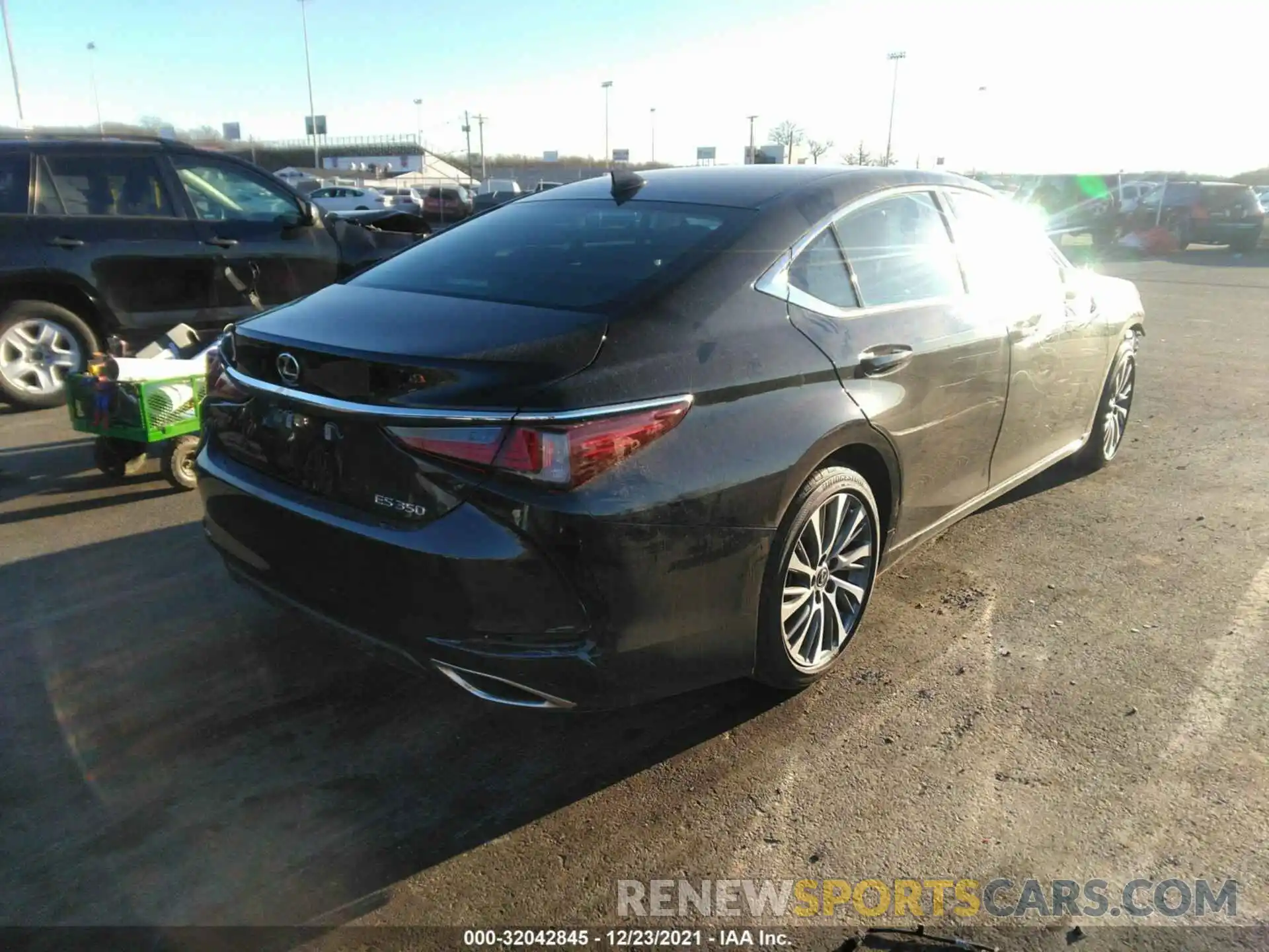 4 Photograph of a damaged car 58ADZ1B10MU091292 LEXUS ES 2021