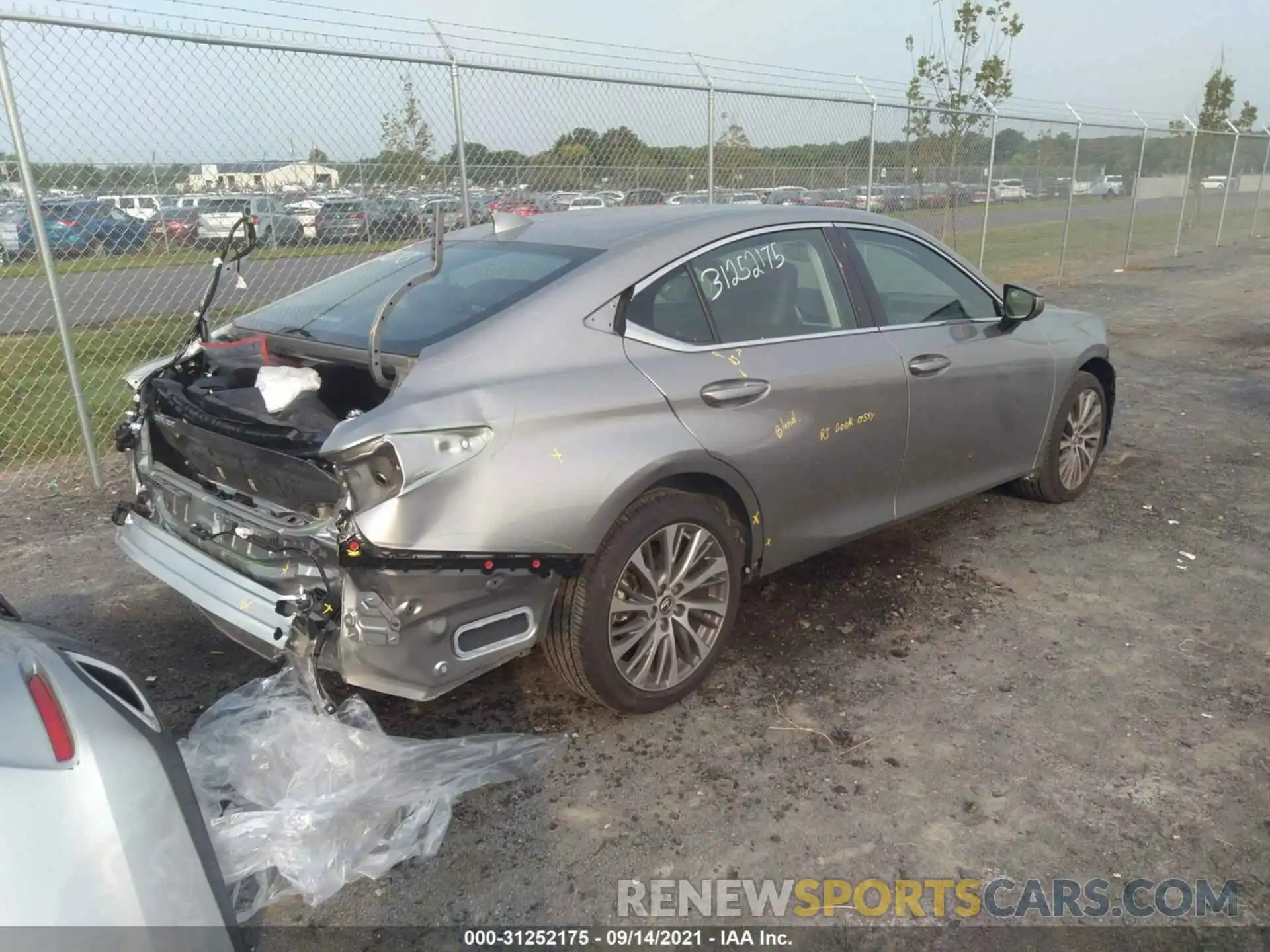 4 Photograph of a damaged car 58ADZ1B10MU095326 LEXUS ES 2021