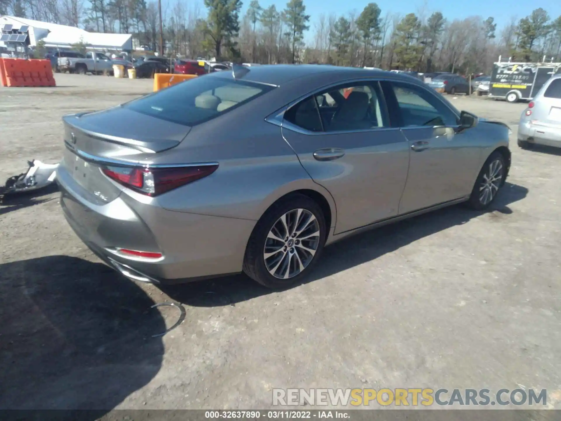 4 Photograph of a damaged car 58ADZ1B11MU103594 LEXUS ES 2021