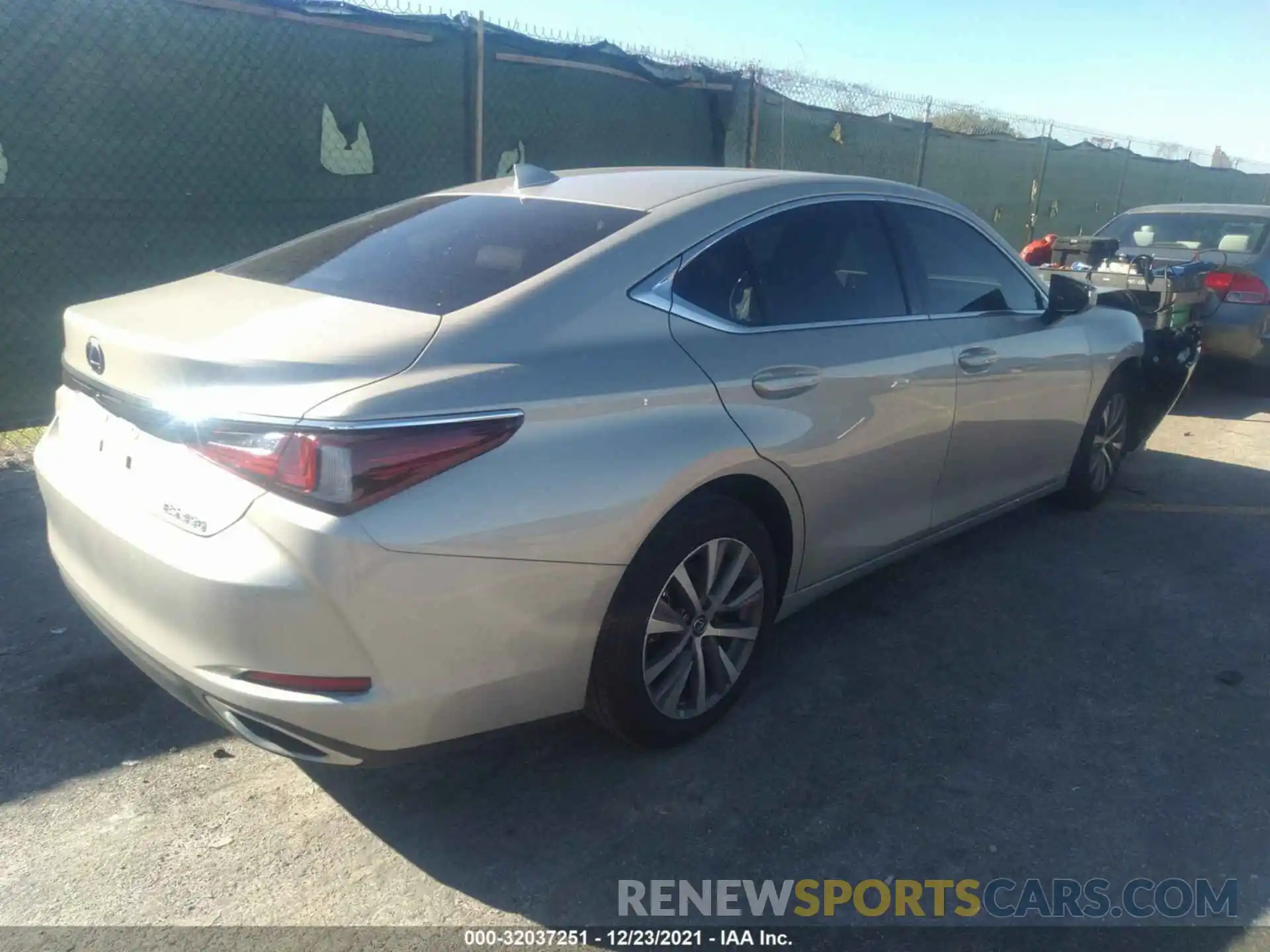 4 Photograph of a damaged car 58ADZ1B12MU096297 LEXUS ES 2021