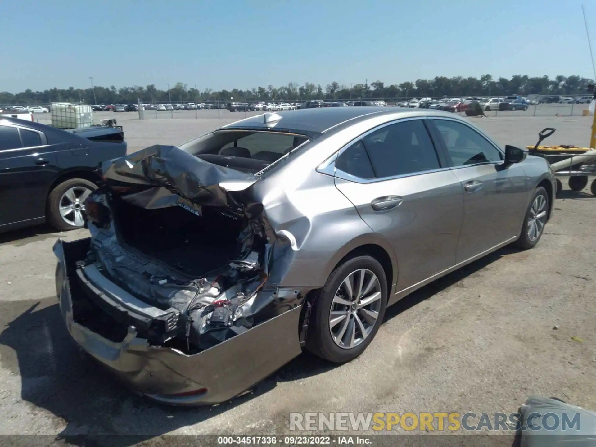 4 Photograph of a damaged car 58ADZ1B14MU087309 LEXUS ES 2021