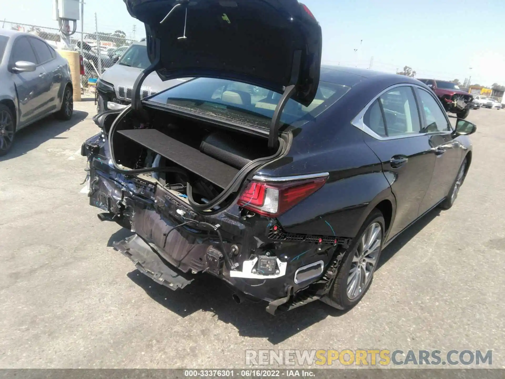 4 Photograph of a damaged car 58ADZ1B14MU100351 LEXUS ES 2021