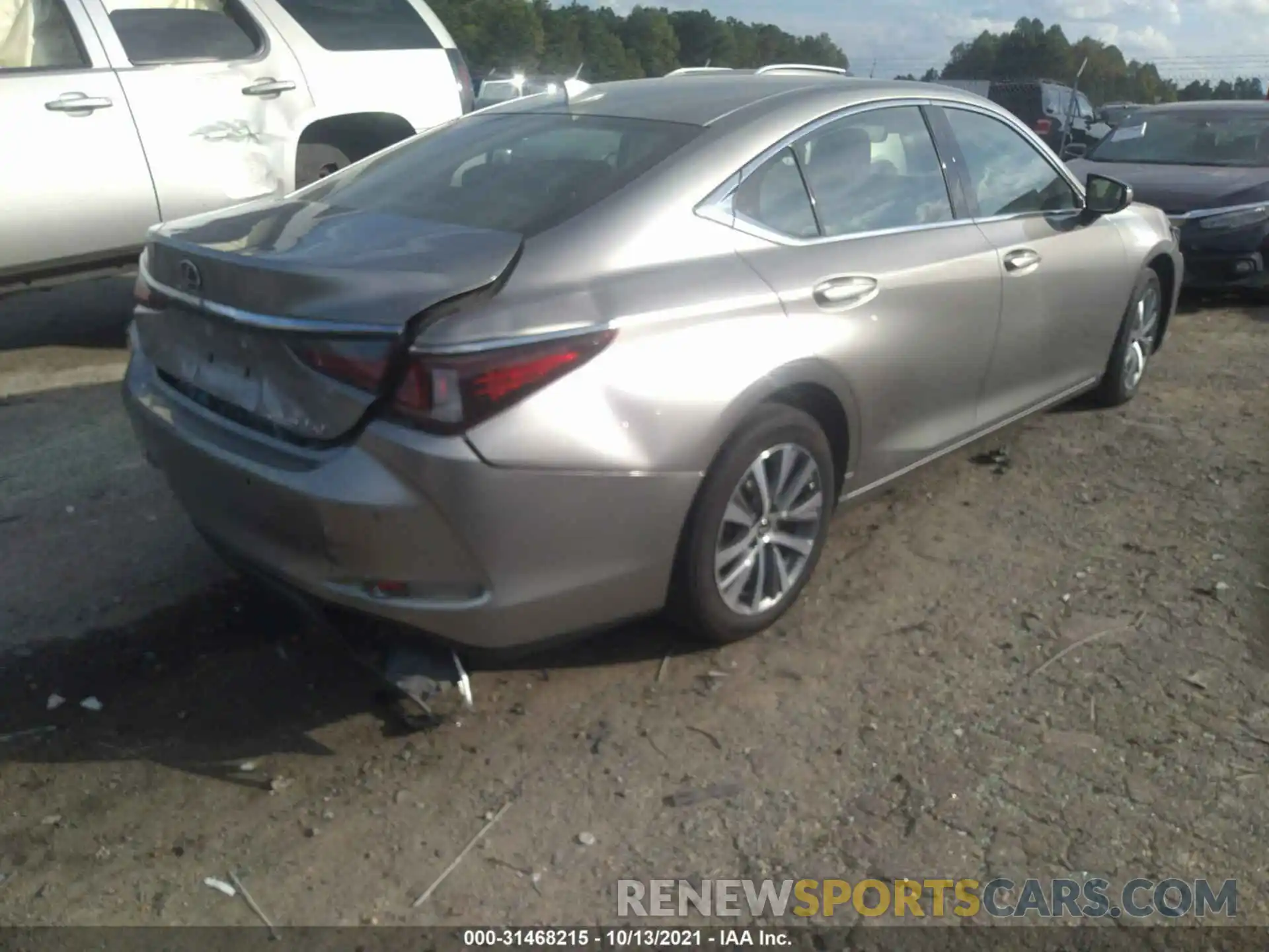 4 Photograph of a damaged car 58ADZ1B18MU084350 LEXUS ES 2021