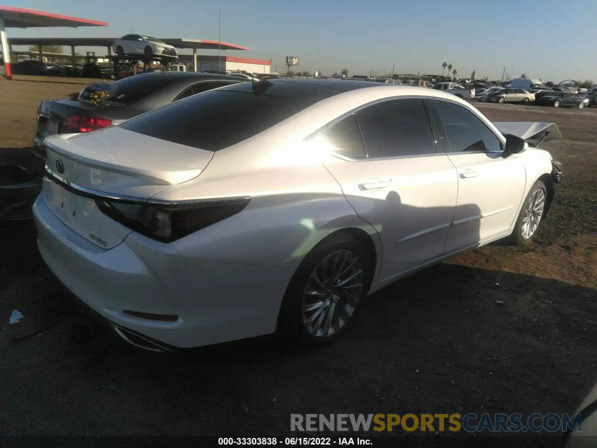 4 Photograph of a damaged car 58AEZ1B18MU100941 LEXUS ES 2021