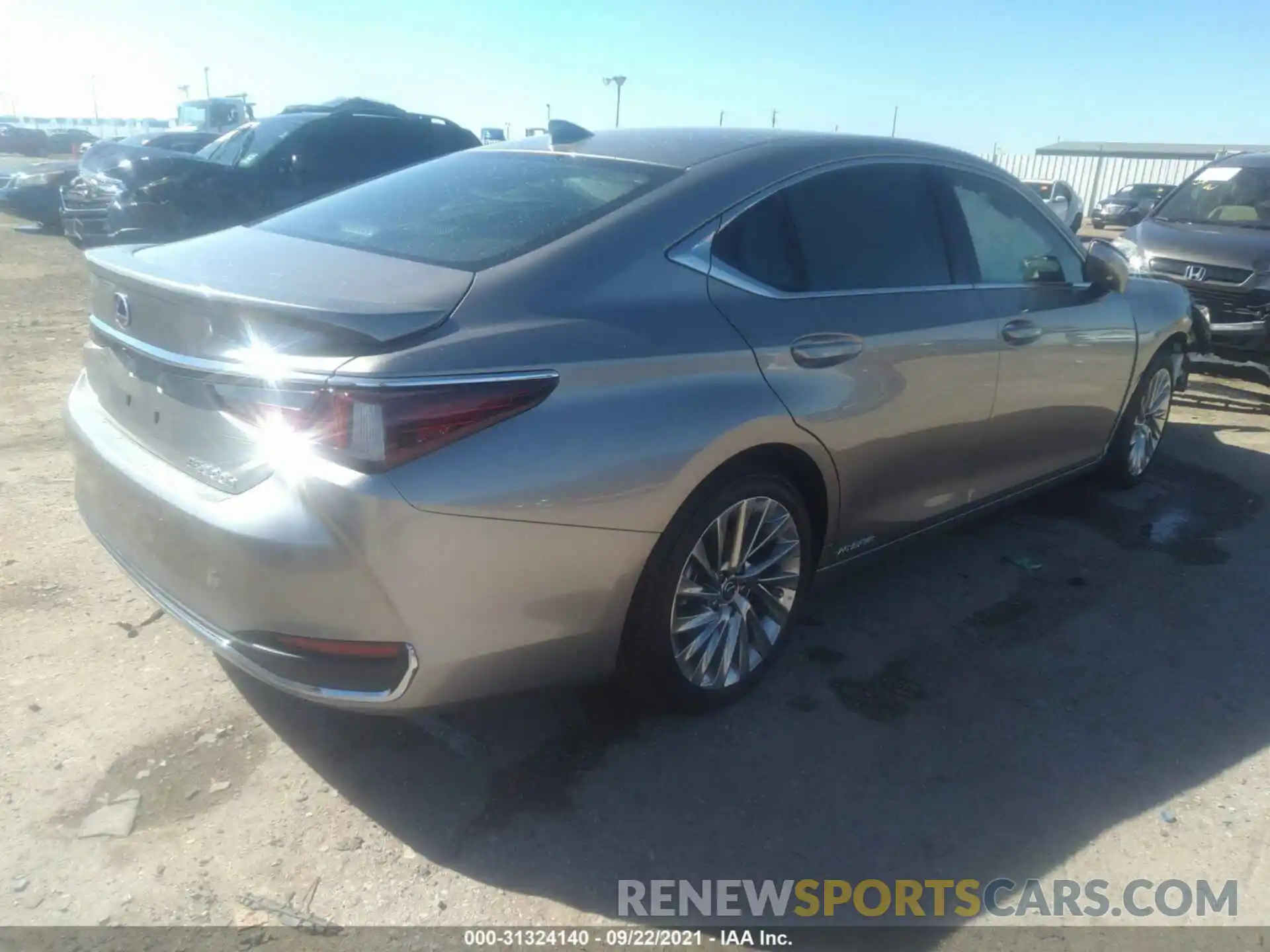 4 Photograph of a damaged car 58AFA1C11MU011769 LEXUS ES 2021