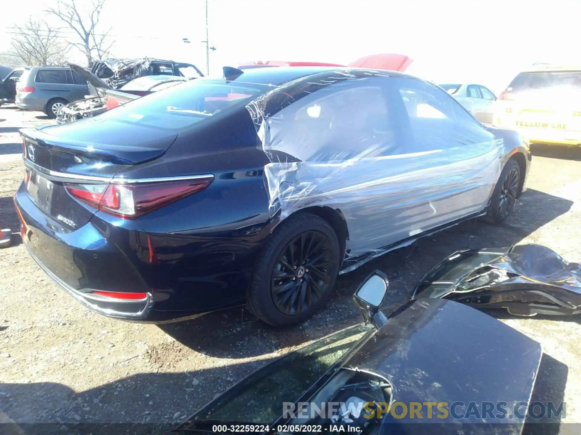 4 Photograph of a damaged car 58AFA1C17MU010366 LEXUS ES 2021