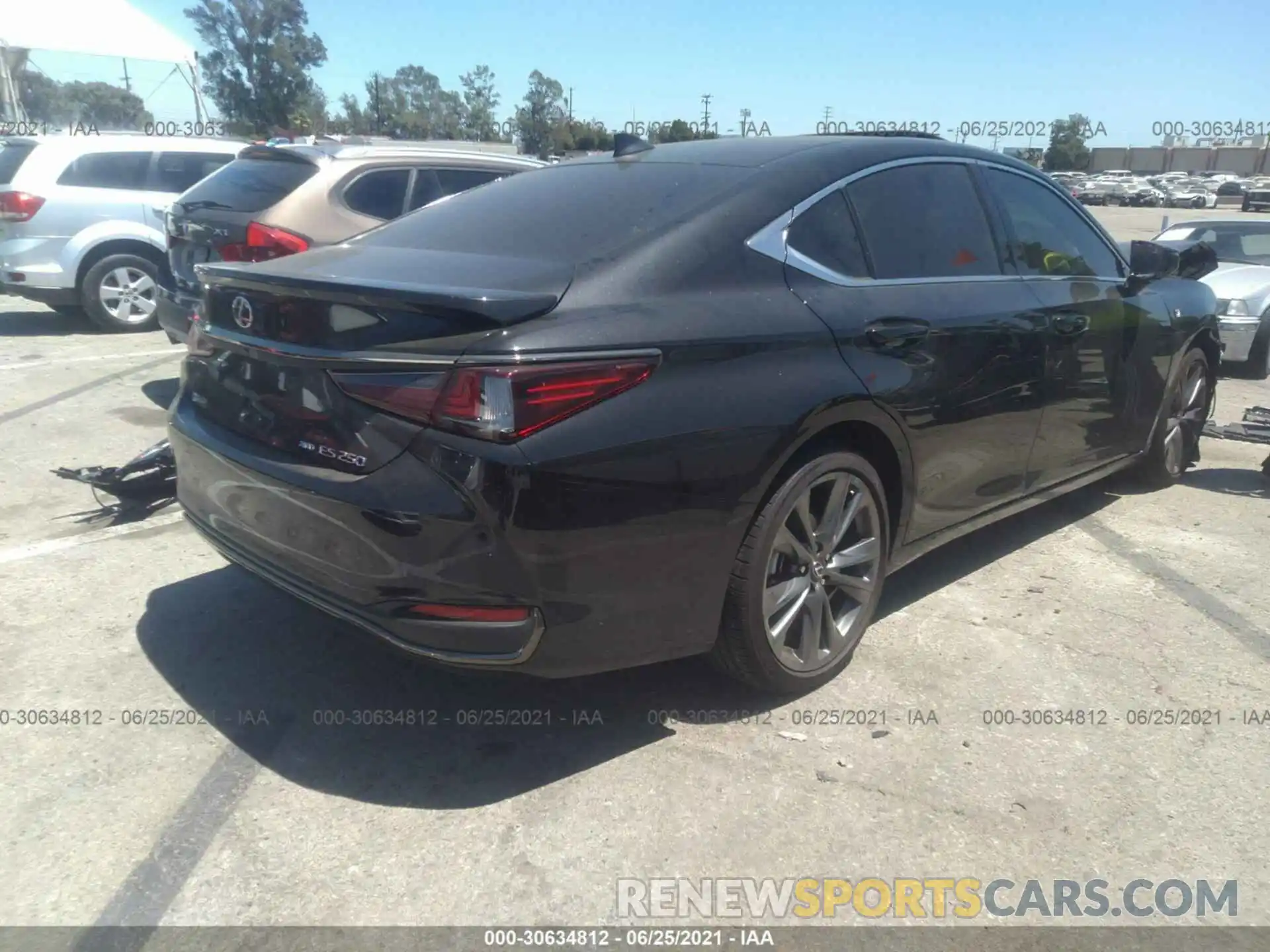 4 Photograph of a damaged car 58AG11D15MU004780 LEXUS ES 2021