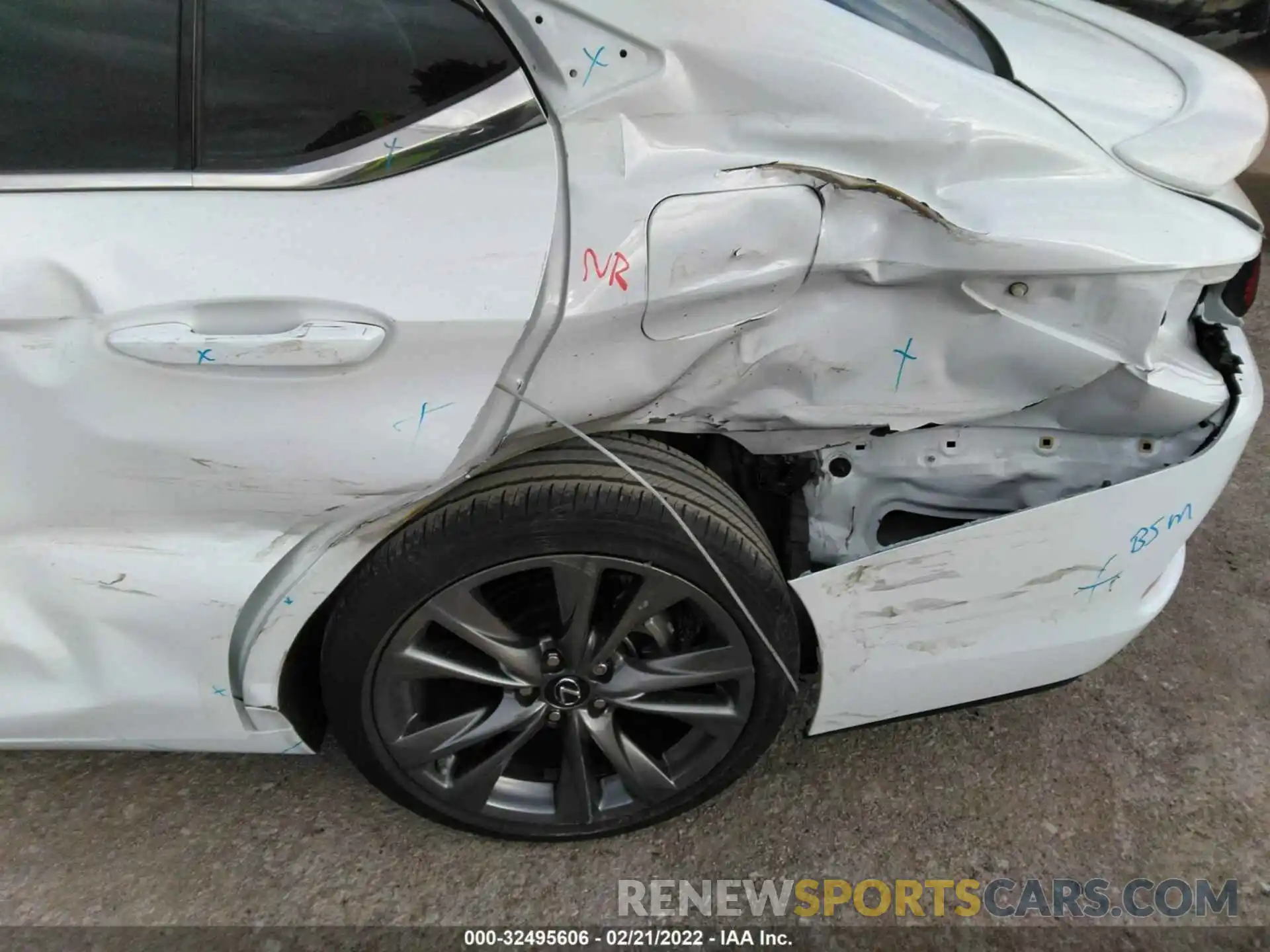 13 Photograph of a damaged car 58AGZ1B11MU084204 LEXUS ES 2021