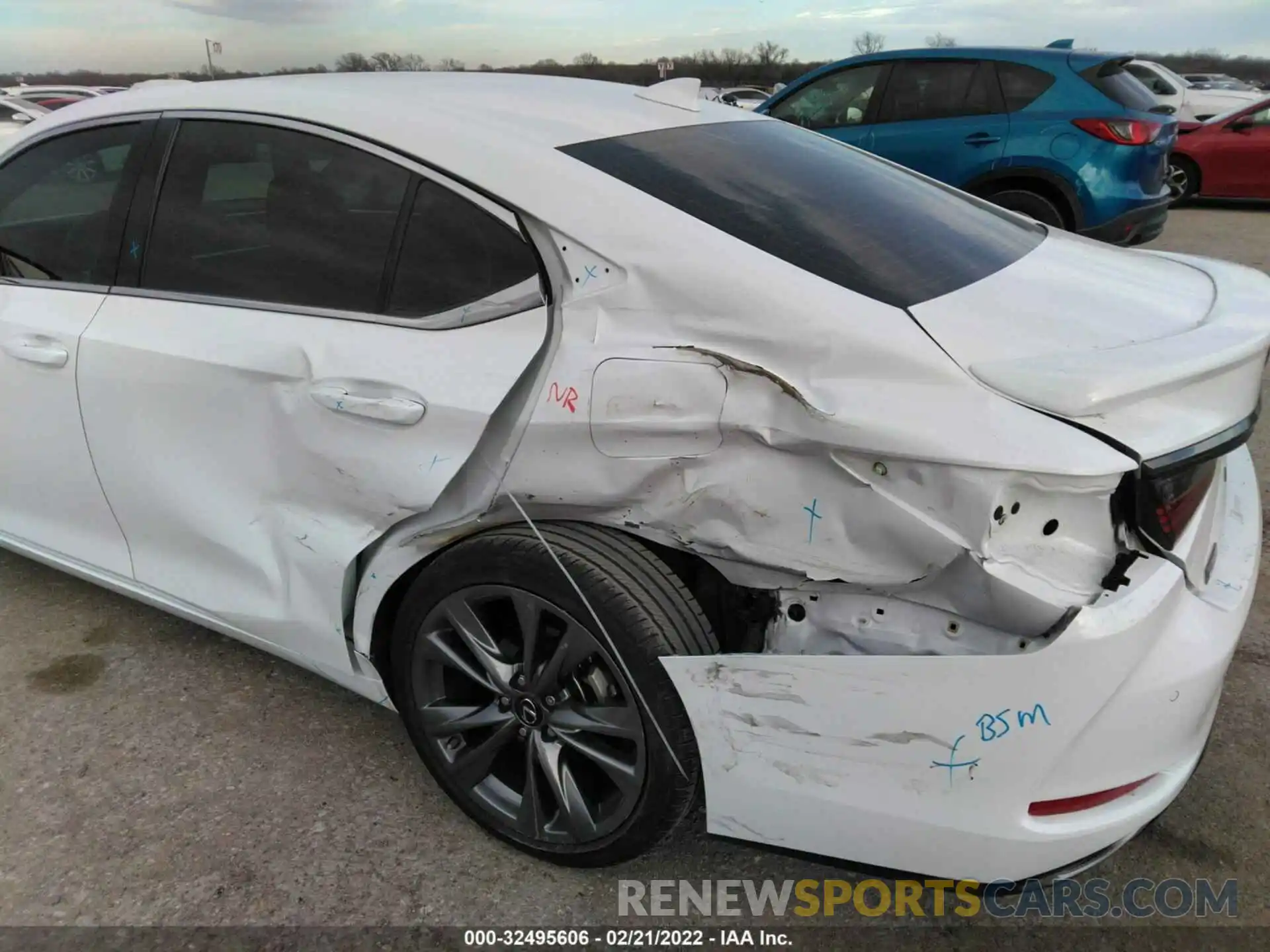 6 Photograph of a damaged car 58AGZ1B11MU084204 LEXUS ES 2021