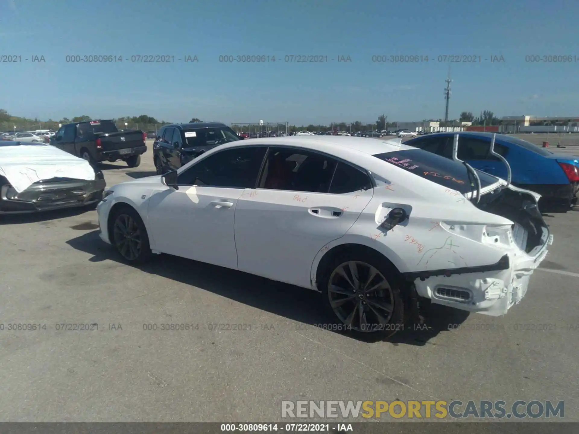 3 Photograph of a damaged car 58AGZ1B12MU085815 LEXUS ES 2021