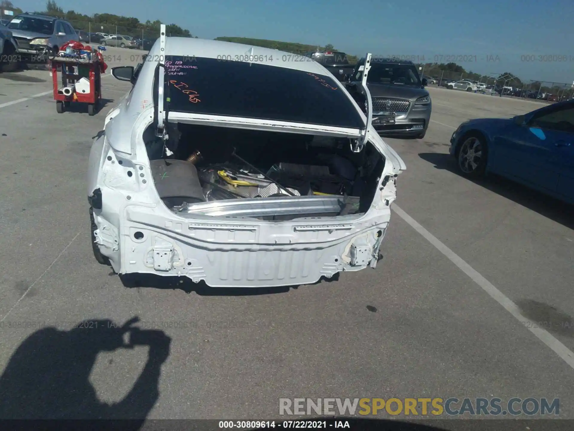 6 Photograph of a damaged car 58AGZ1B12MU085815 LEXUS ES 2021