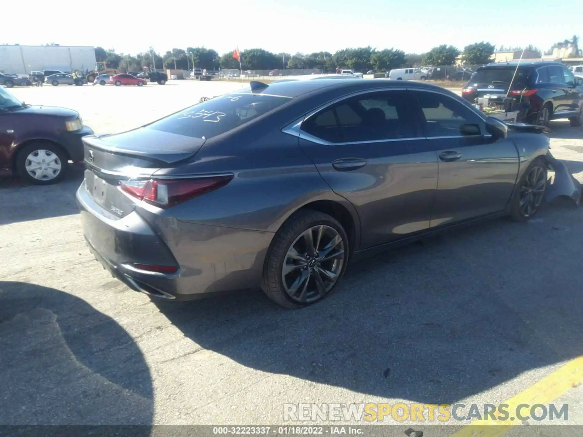 4 Photograph of a damaged car 58AGZ1B12MU093543 LEXUS ES 2021