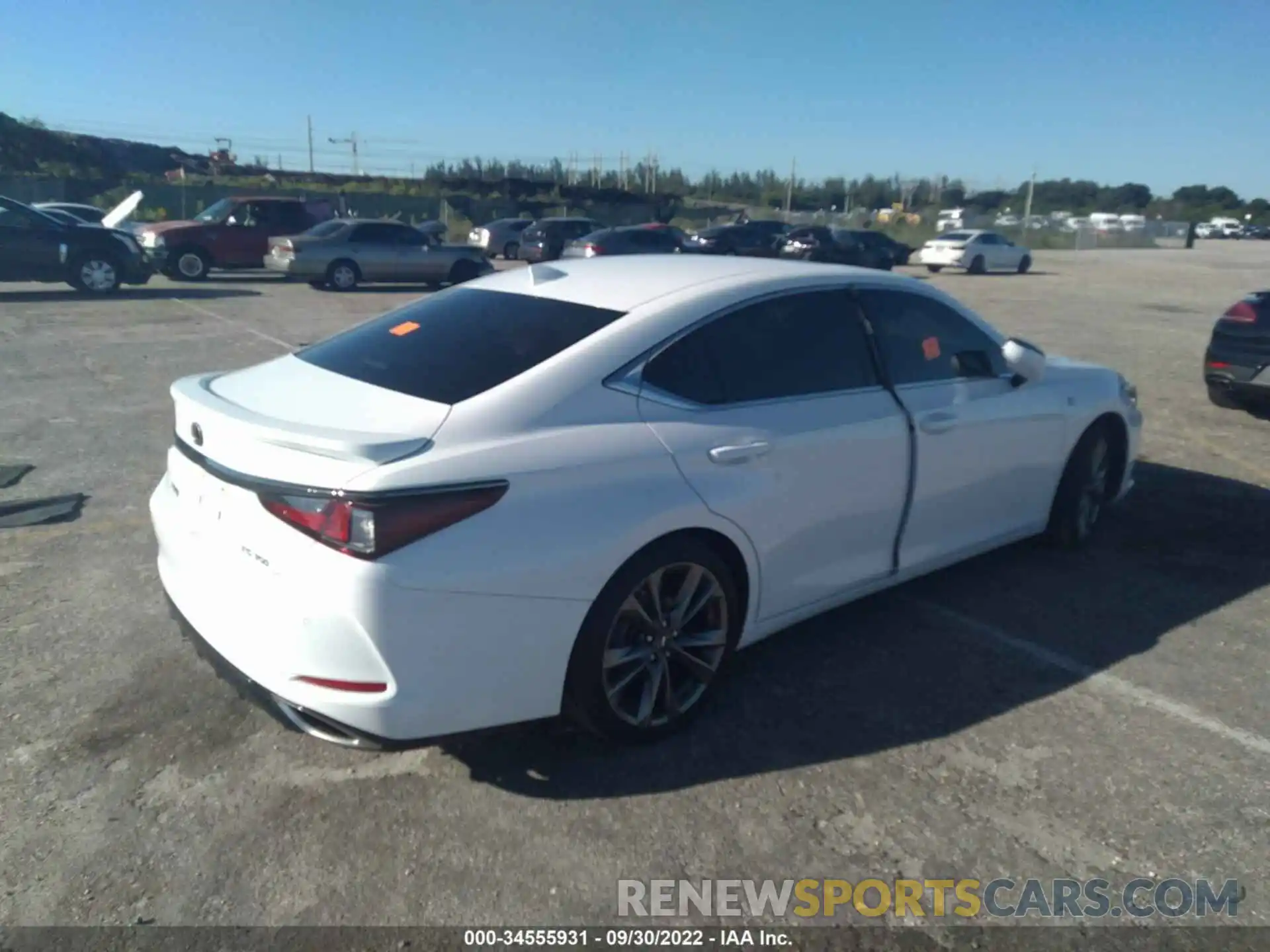 4 Photograph of a damaged car 58AGZ1B1XMU083343 LEXUS ES 2021