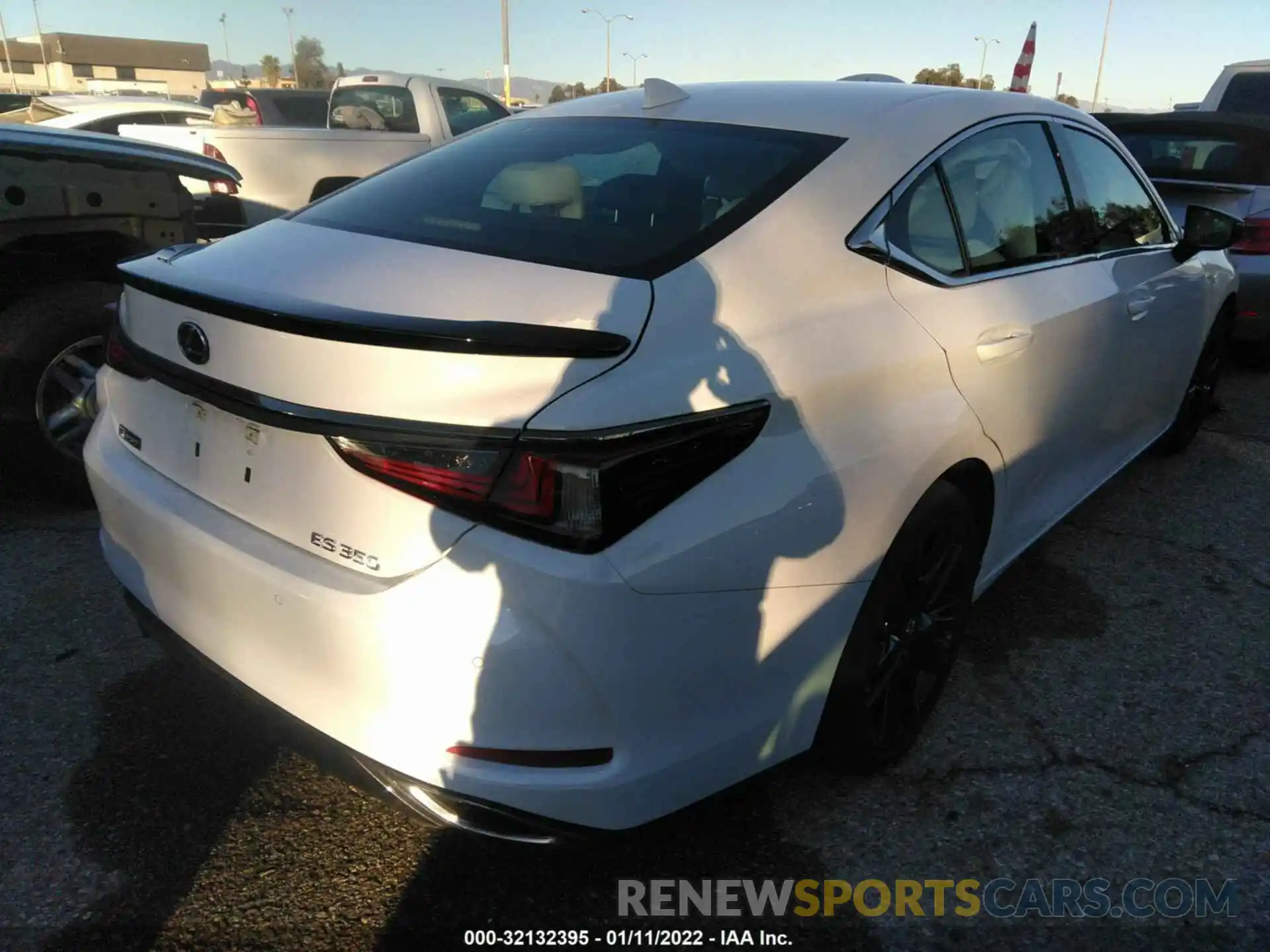 4 Photograph of a damaged car 58AHZ1B14MU090440 LEXUS ES 2021