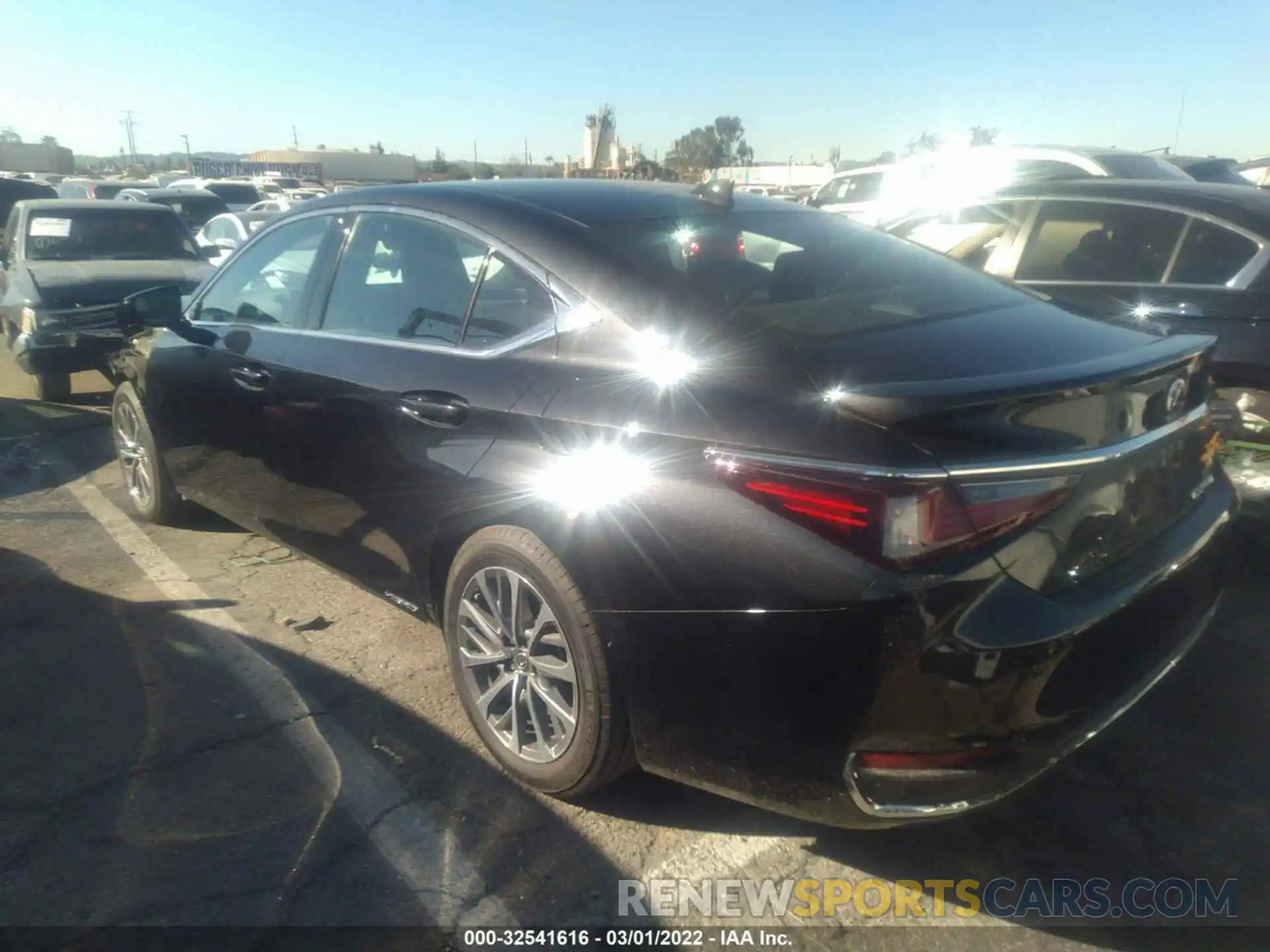 3 Photograph of a damaged car 58ACA1C15NU013626 LEXUS ES 2022