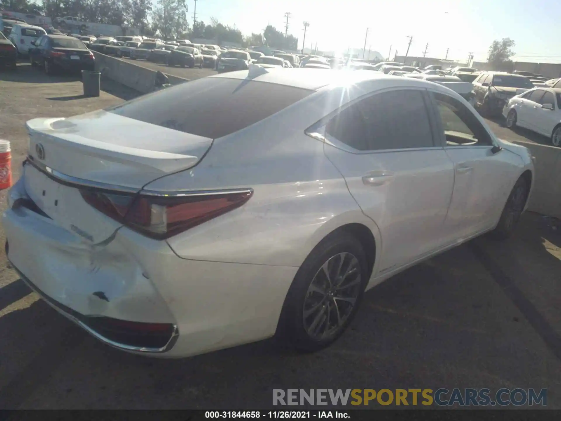 4 Photograph of a damaged car 58ACA1C17NU013773 LEXUS ES 2022