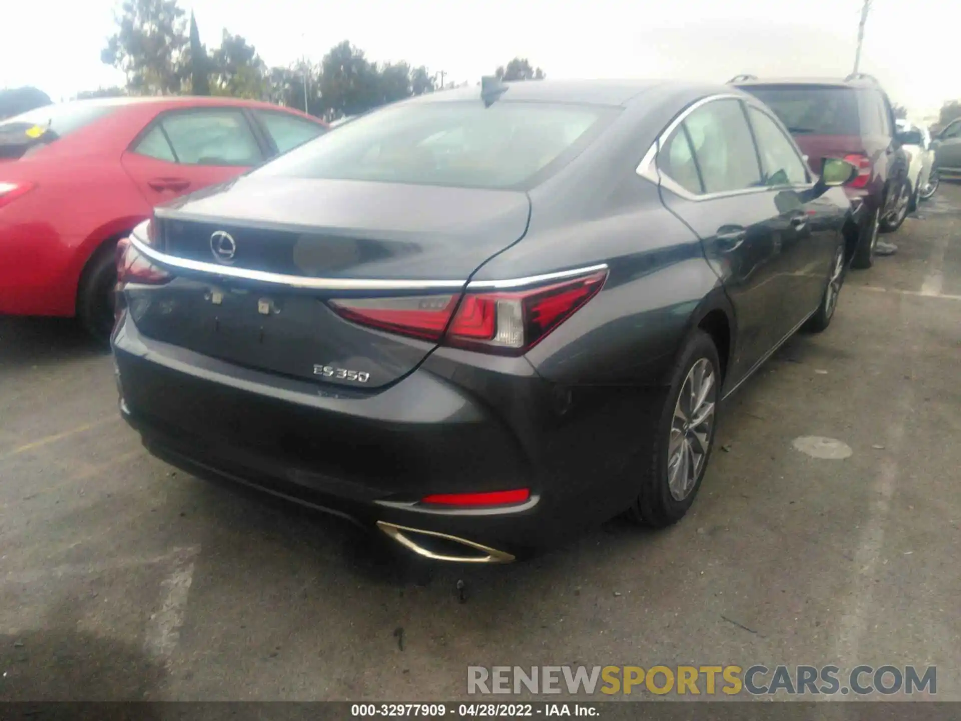 4 Photograph of a damaged car 58ACZ1B1XNU122397 LEXUS ES 2022