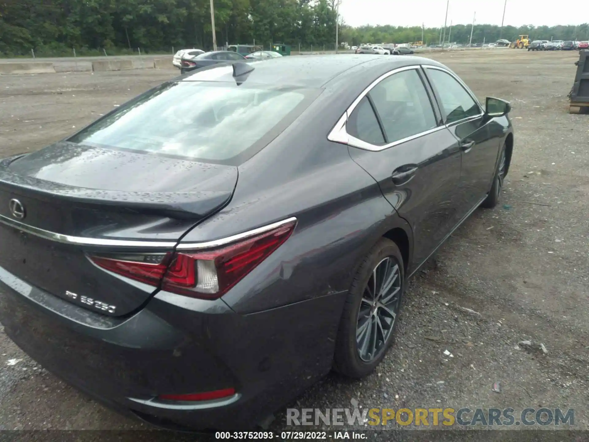 4 Photograph of a damaged car 58AD11D13NU008976 LEXUS ES 2022