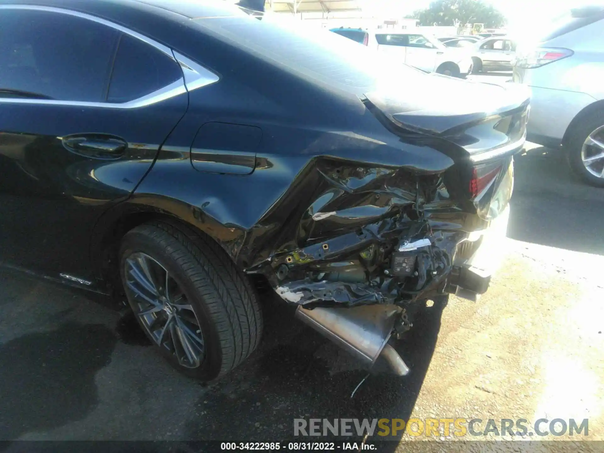 6 Photograph of a damaged car 58ADA1C11NU016303 LEXUS ES 2022