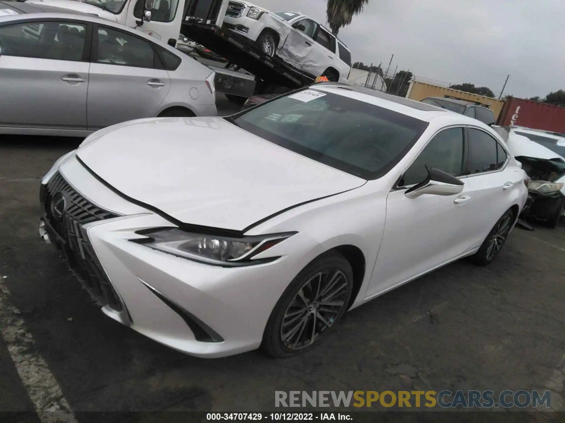 2 Photograph of a damaged car 58ADA1C13NU020482 LEXUS ES 2022