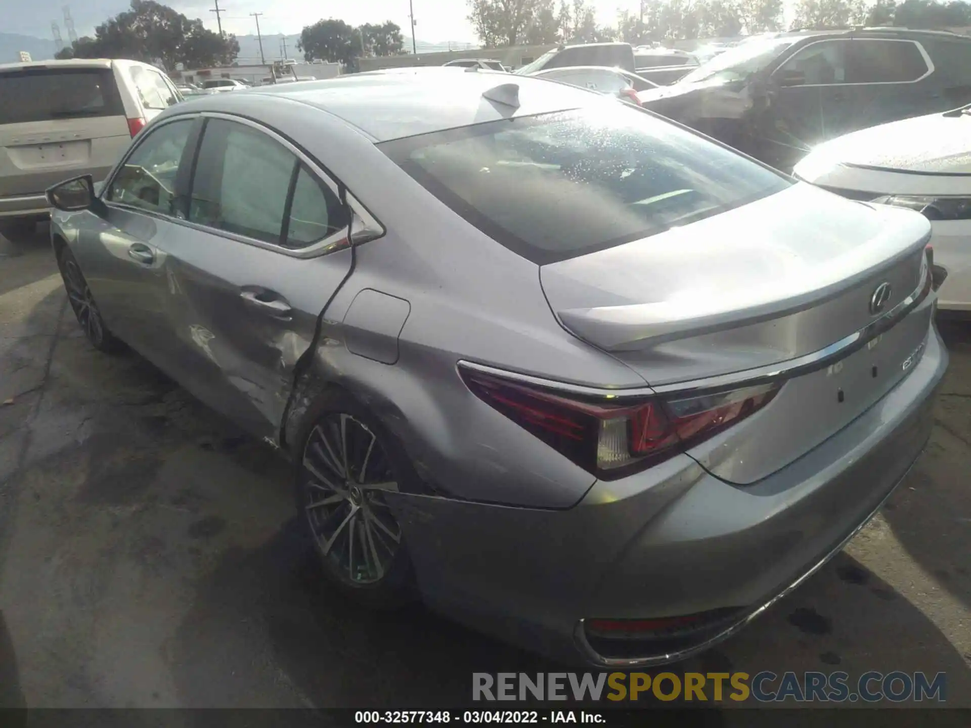 3 Photograph of a damaged car 58ADA1C14NU015324 LEXUS ES 2022