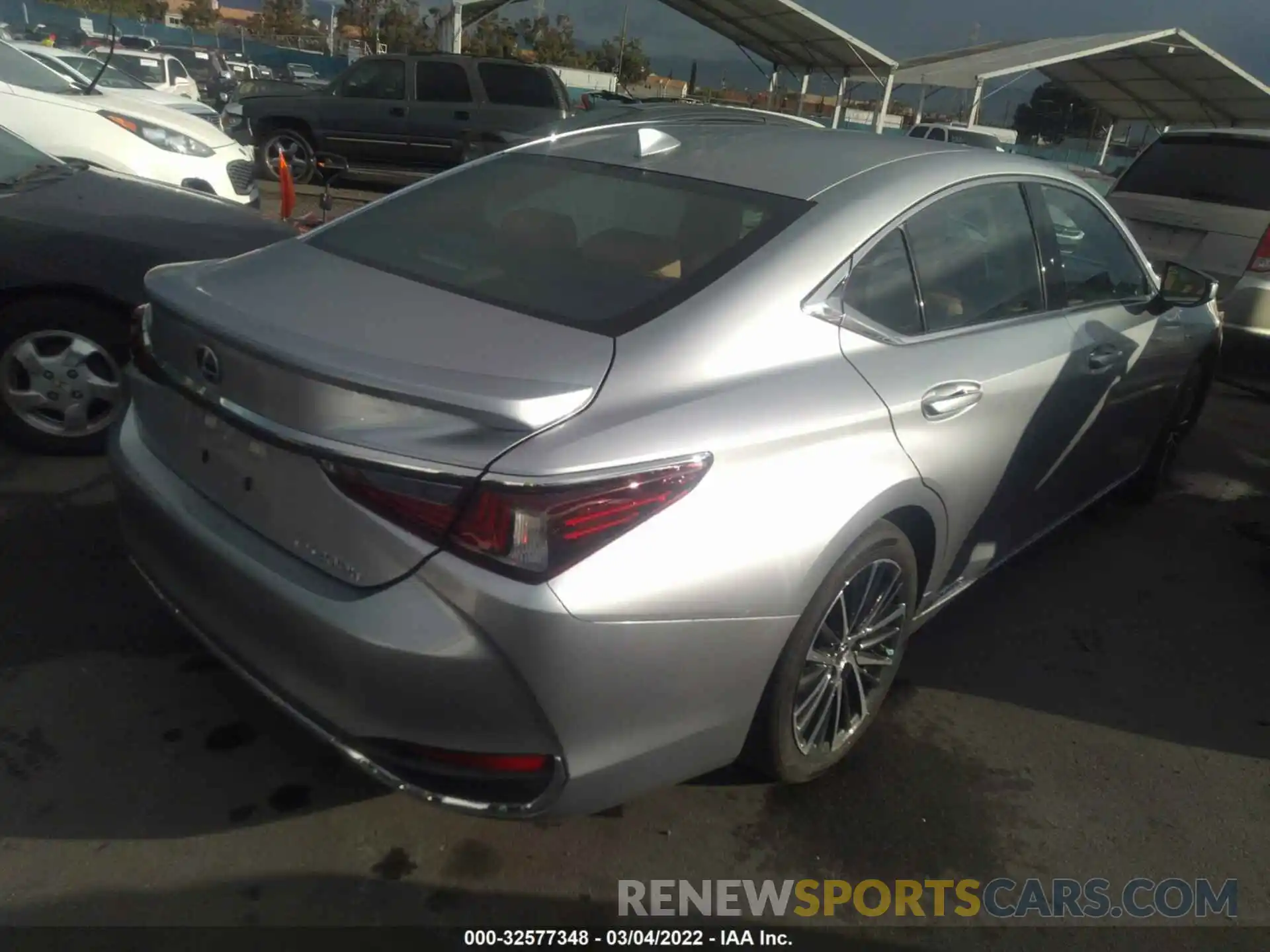 4 Photograph of a damaged car 58ADA1C14NU015324 LEXUS ES 2022